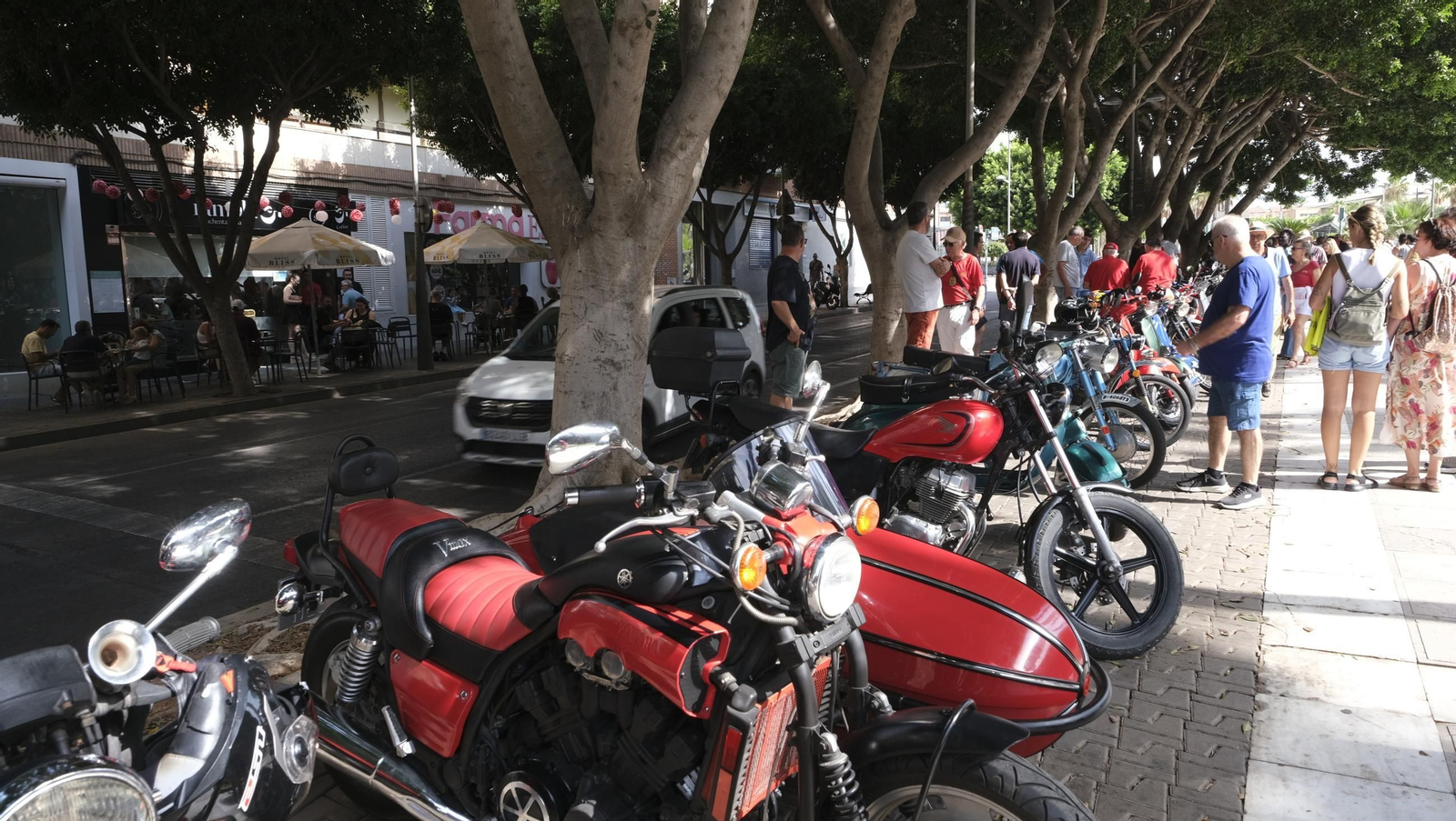 Exposición de motos antiguas y Ducatis en la Feria de Almería 2025, en imágenes
