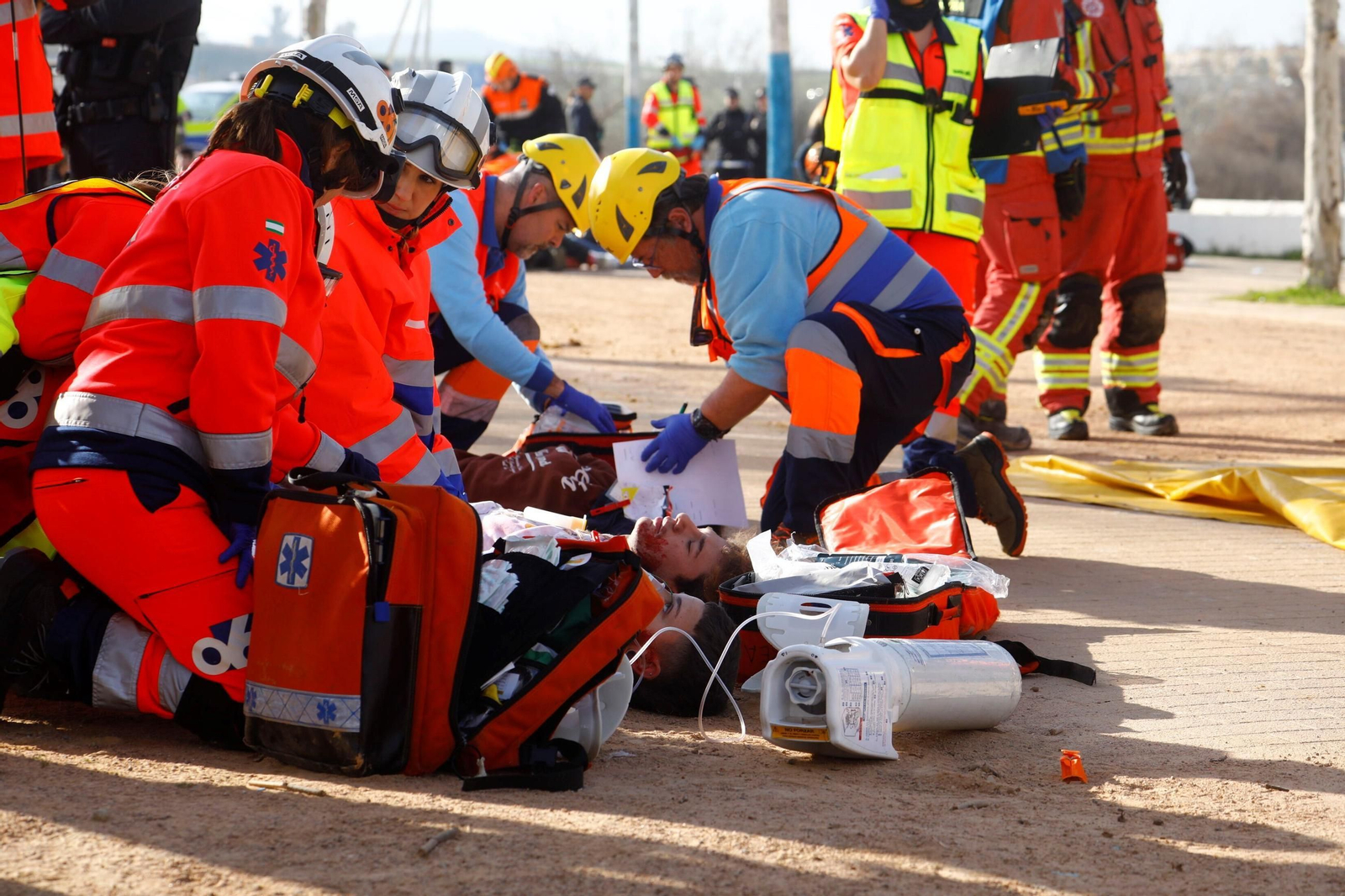 El simulacro de actuación ante una explosión en la Feria de Córdoba, en imágenes