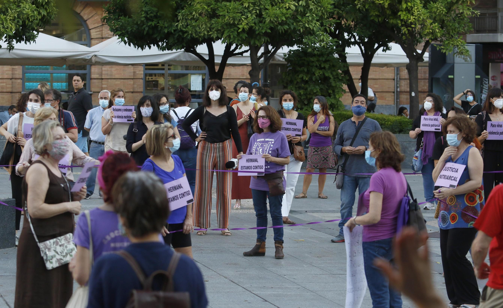 Las fotografías de la concentración en rechazo a la sentencia de La Manada de Pozoblanco en Córdoba