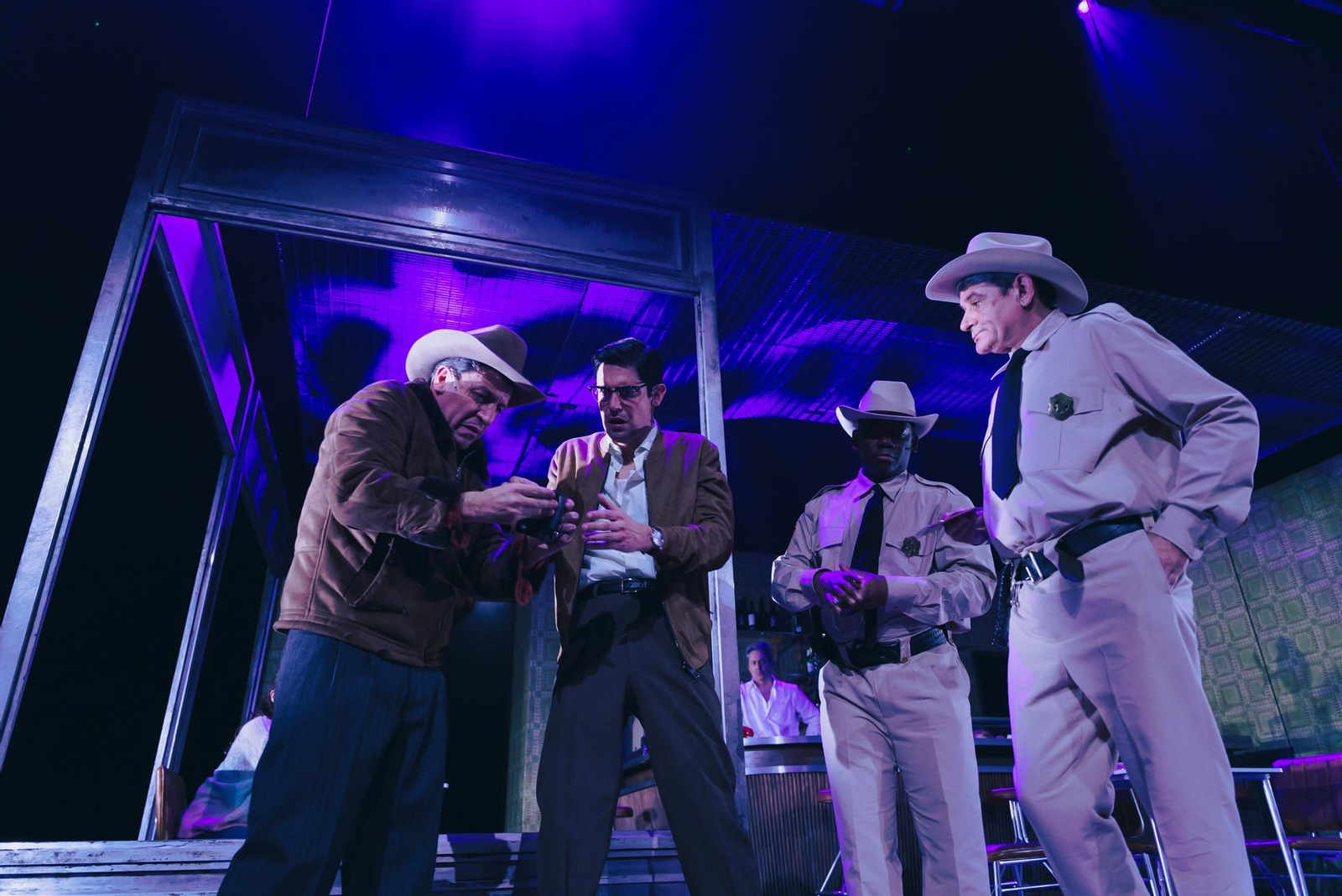 ‘El bar que se tragó a todos los españoles’, de Alfredo Sanzol.