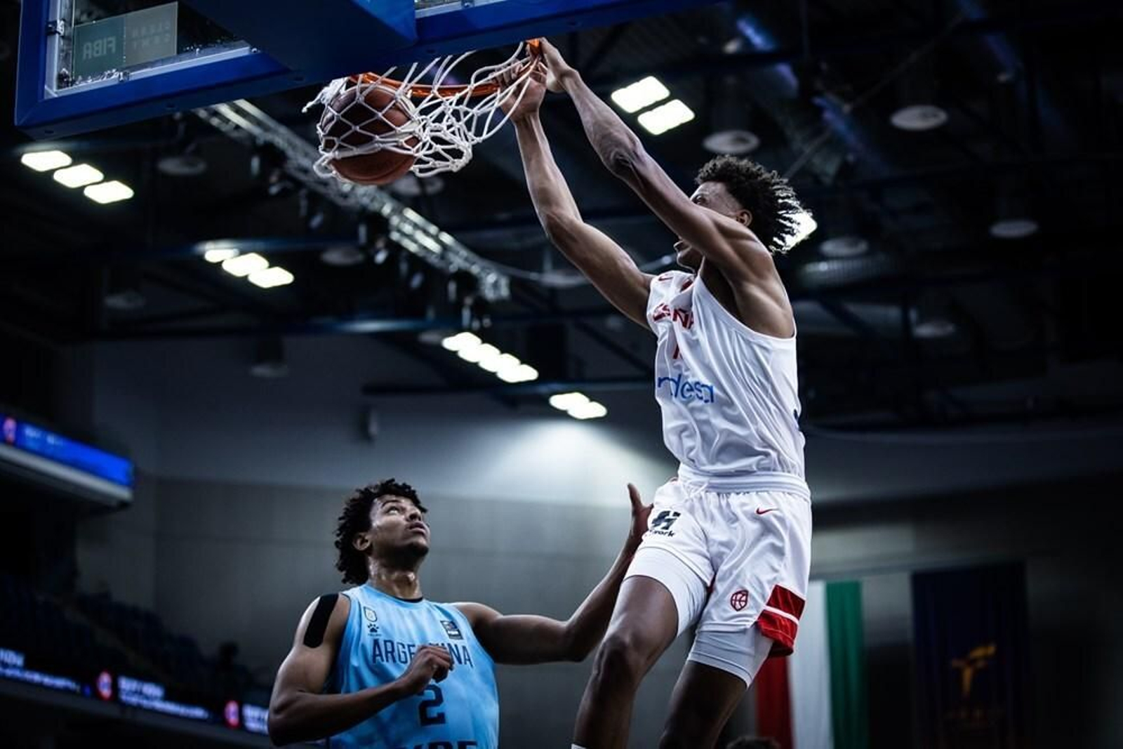 Baba Miller realiza un mate.