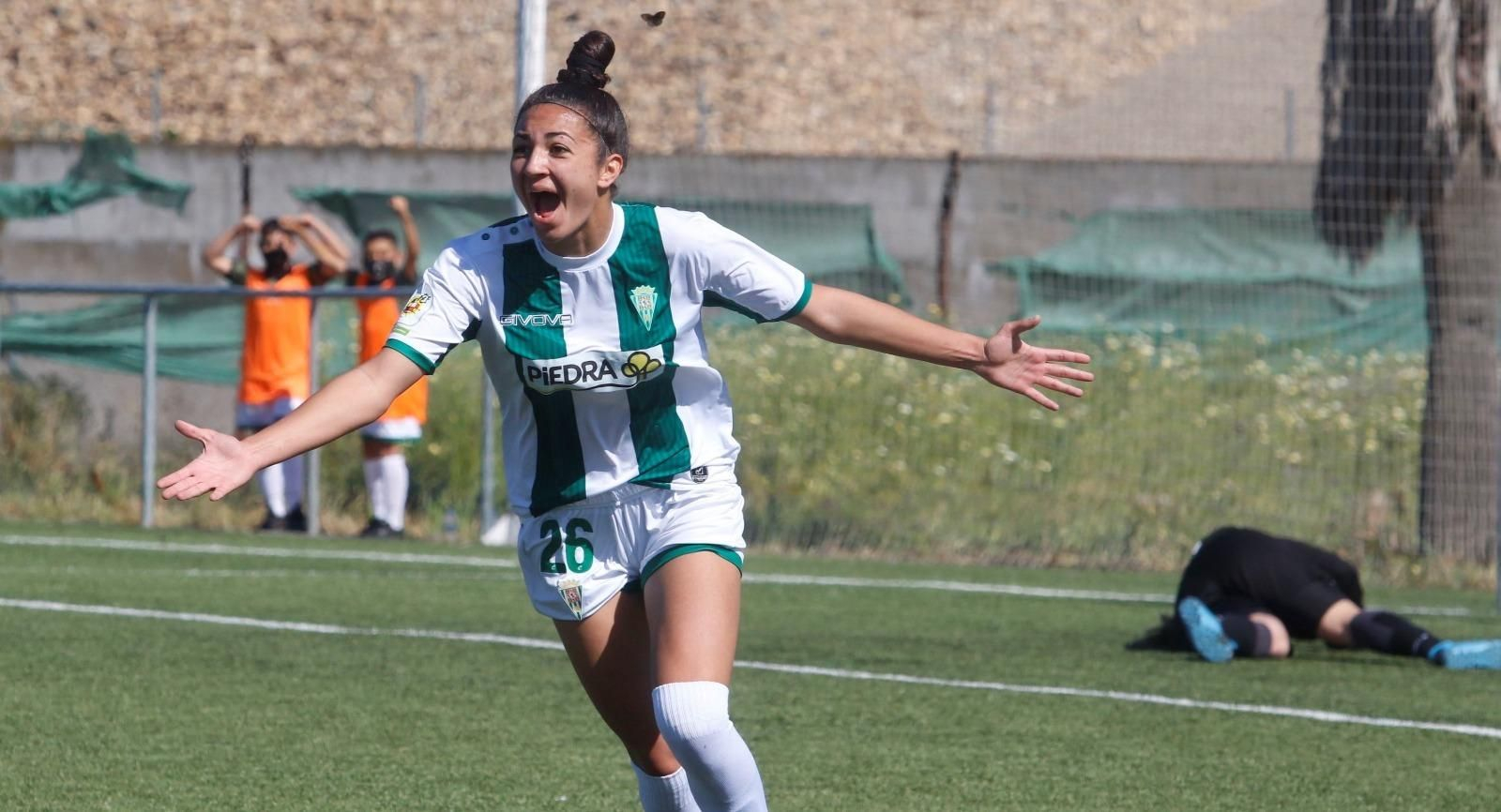 La cordobesa Wifi celebra uno de sus goles ante el Levante B.