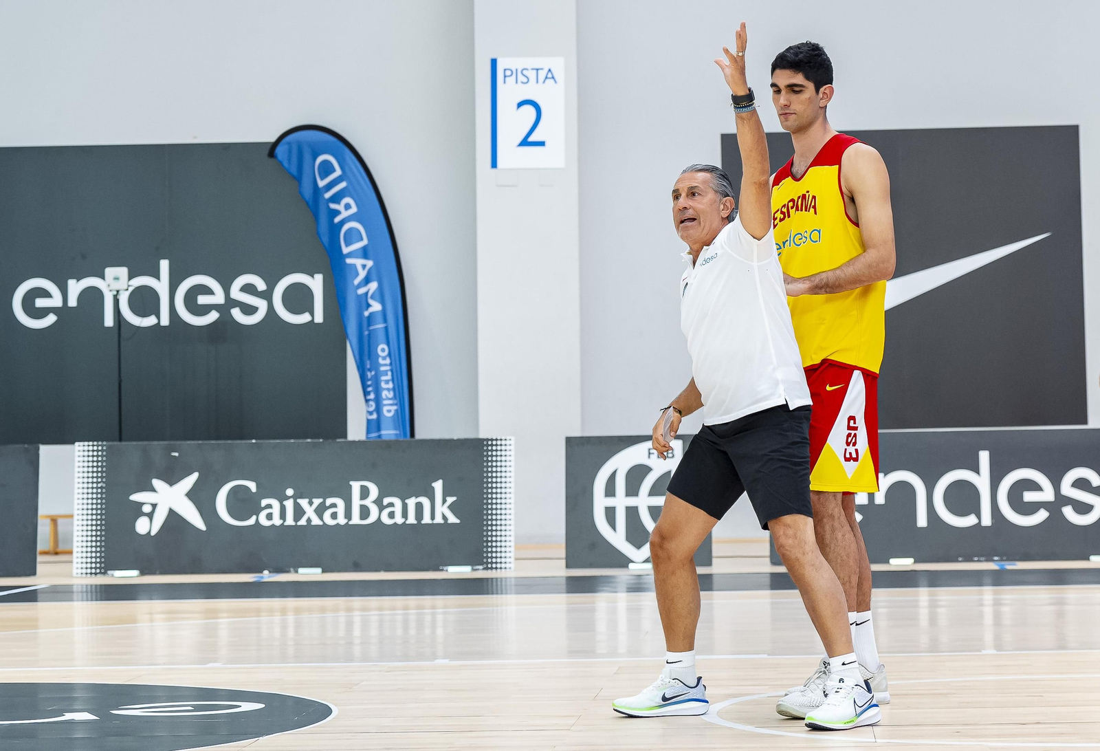 España vuelve a trabajar en Madrid con Alberto Díaz y Yankuba Sima España vuelve a trabajar en Madrid con Alberto Díaz y Yankuba Sima