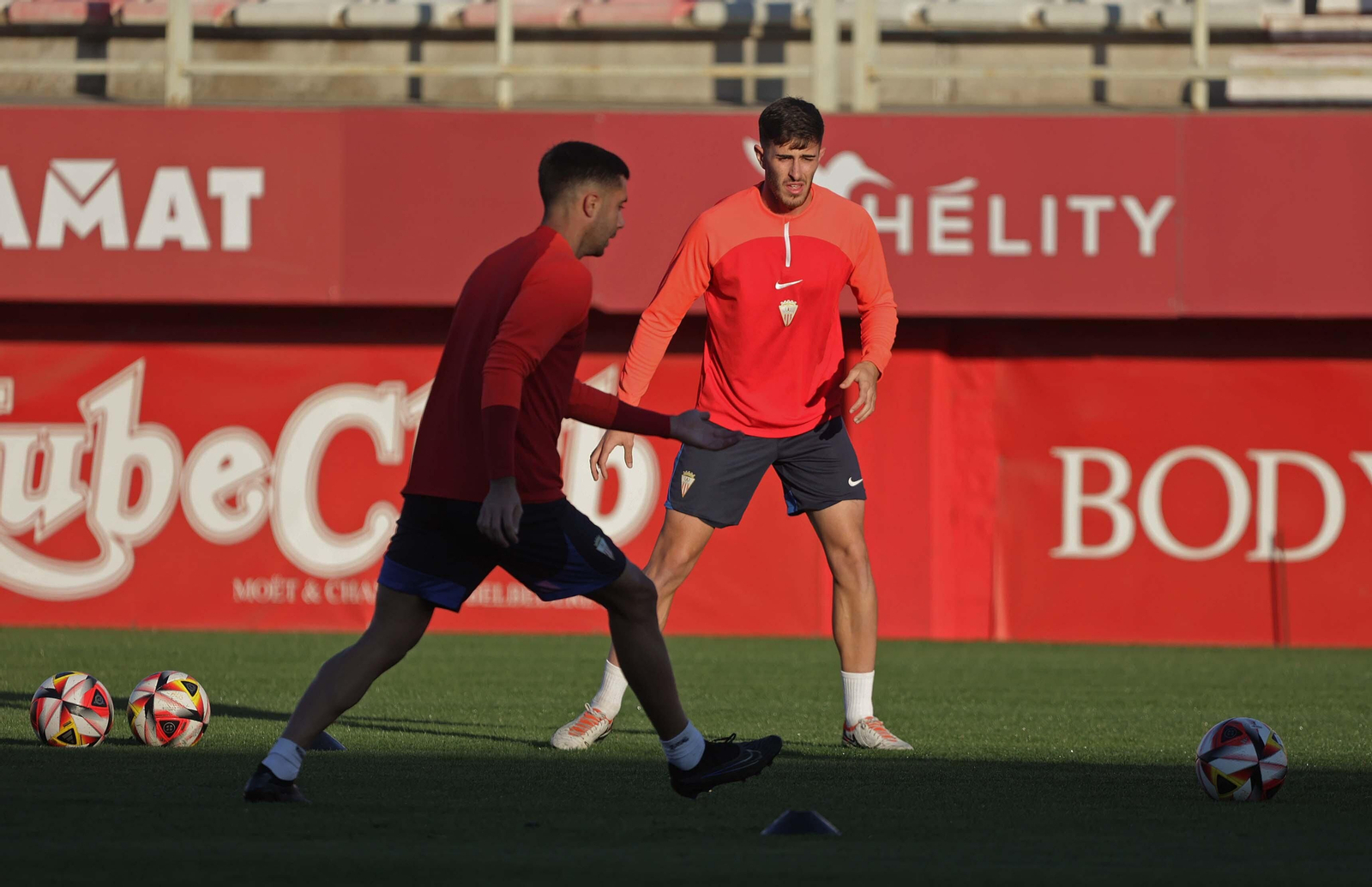 La vuelta a los entrenamientos del Algeciras después del descanso de Navidad, en imágenes