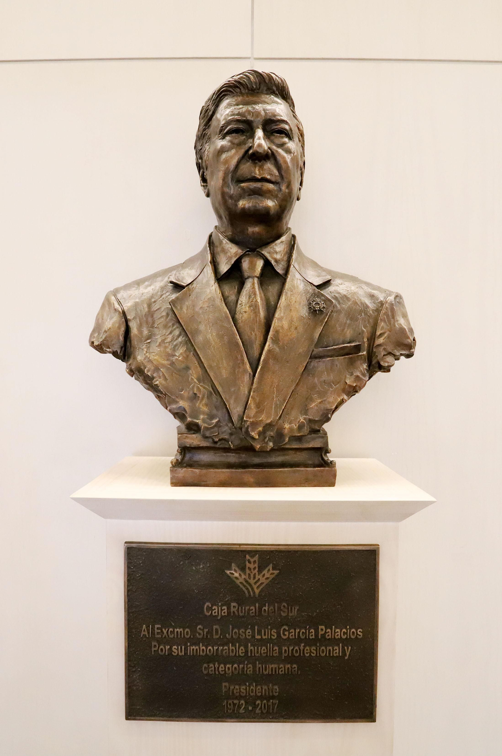 Acto homenaje a Don José Luis García Palacios en la Caja Rural del Sur, en imágenes