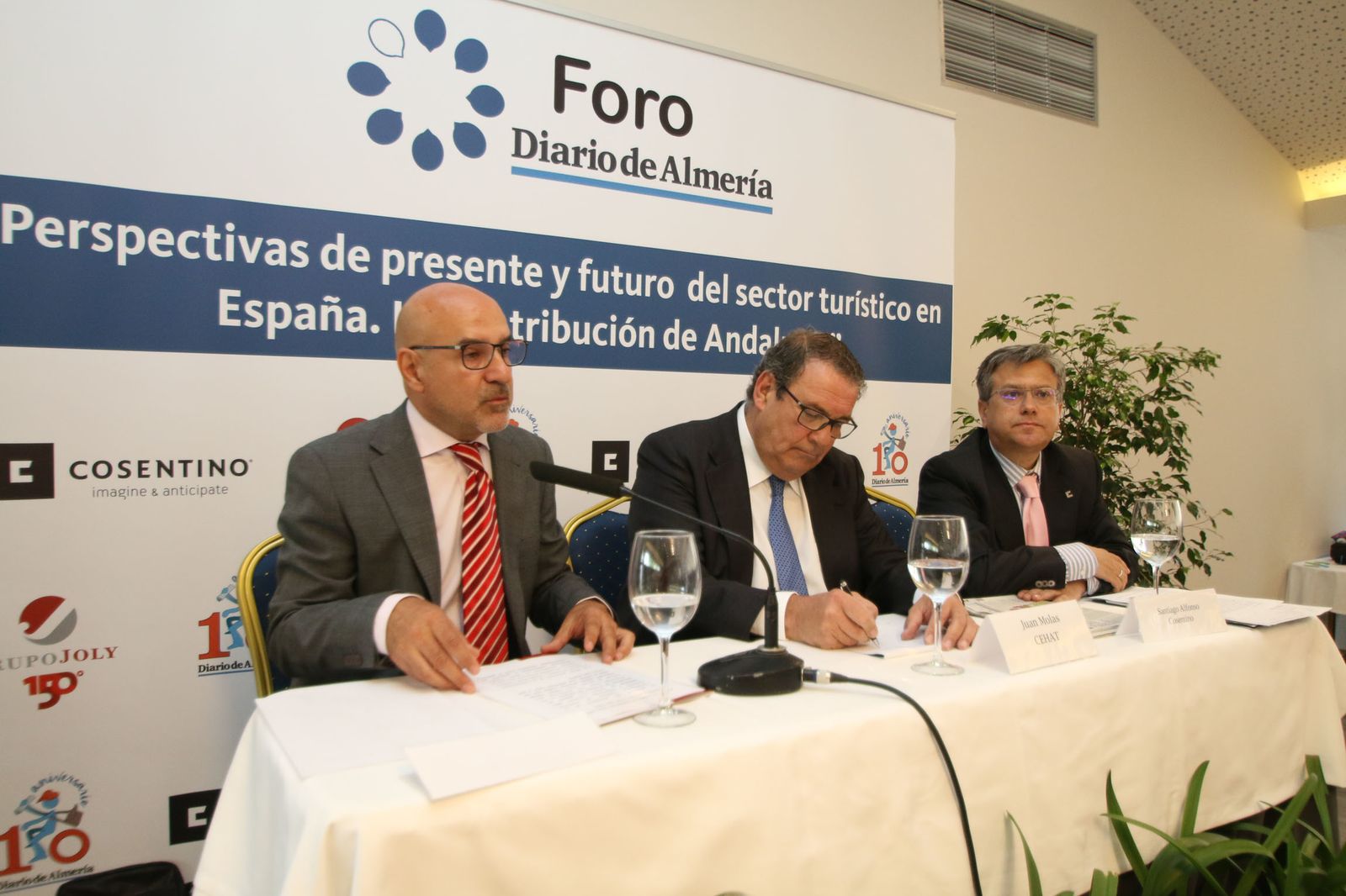 Las imágenes del Foro con el presidente de CEHAT