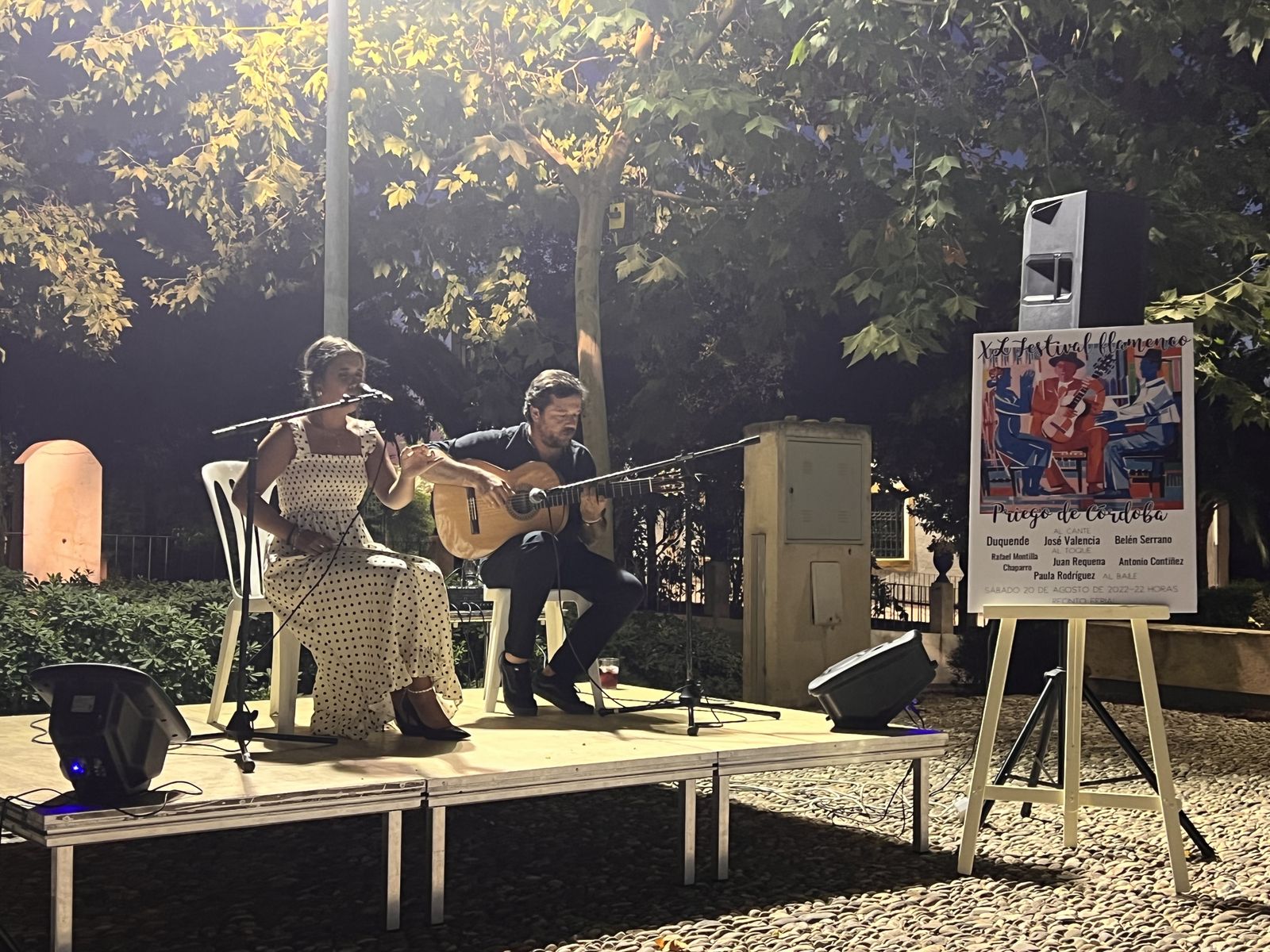 Actuación de la cantaora Carmen Carmona y Víctor García durante la presentación.