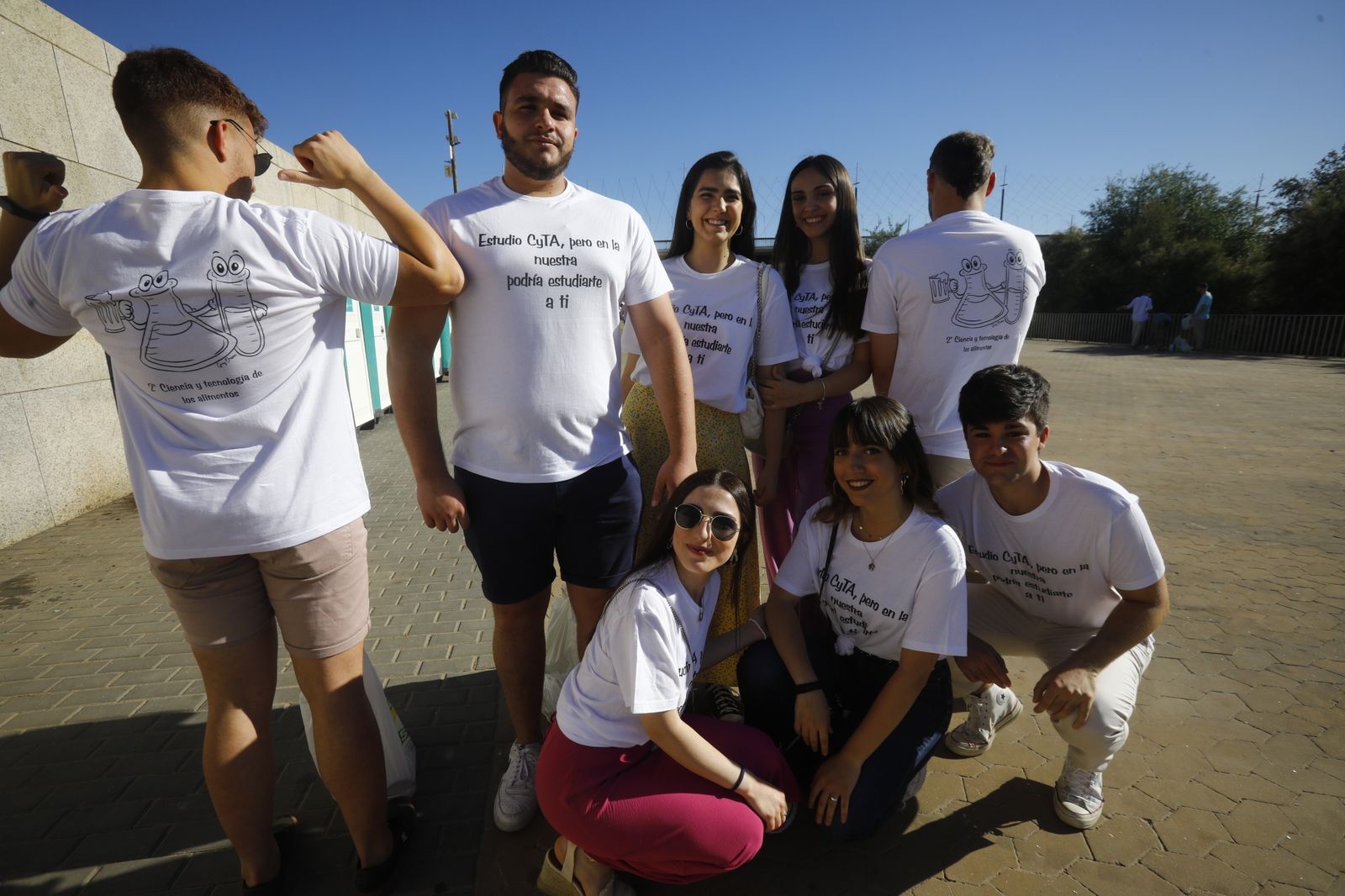 Imágenes de la Feria de Córdoba: Las camisetas picantes que solo te pones si eres estudiante