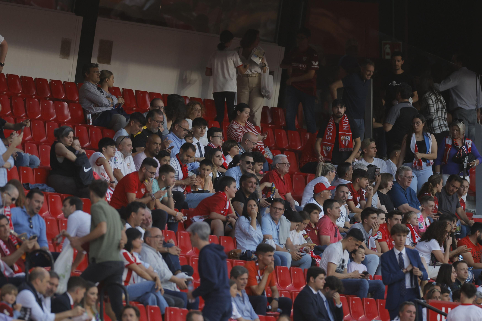 Búscate en las fotos del Sevilla -Villarreal