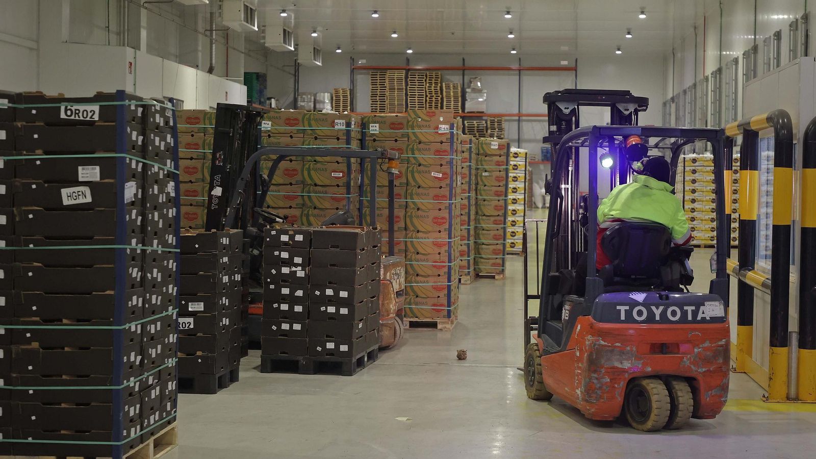Actividad en una compañía logística del Puerto de Algeciras.