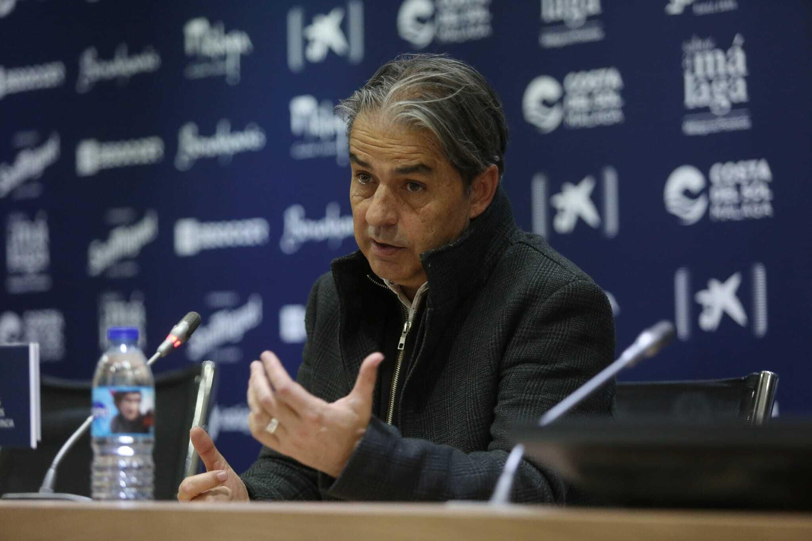 Natxo González, durante una rueda de prensa con el Málaga CF. Natxo González, durante una rueda de prensa con el Málaga CF.
