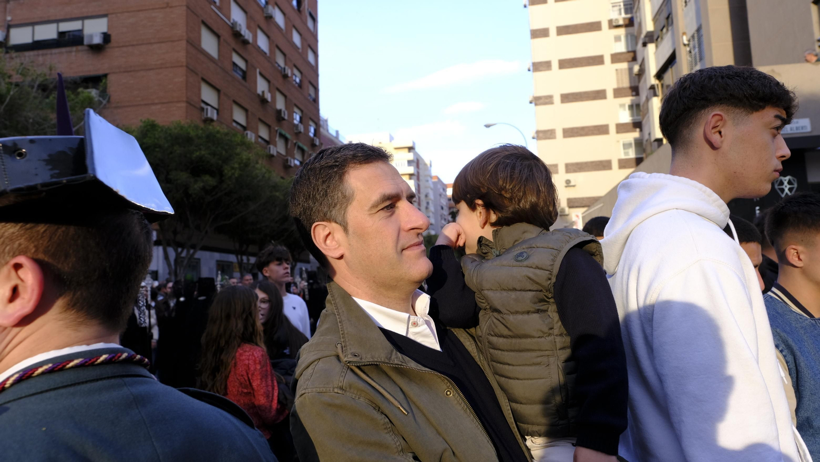 Pasión vuelve a su Iglesia de Santa Teresa azotada por la lluvia