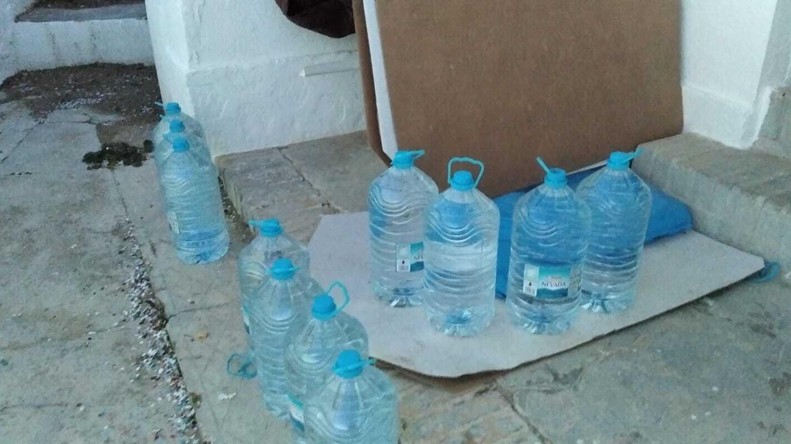 "Paco, Dioni y Germán ahí os dejo el agua". Mensaje que recibían los habitantes en su Whatsapp este pasado verano. "Paco, Dioni y Germán ahí os dejo el agua". Mensaje que recibían los habitantes en su Whatsapp este pasado verano.