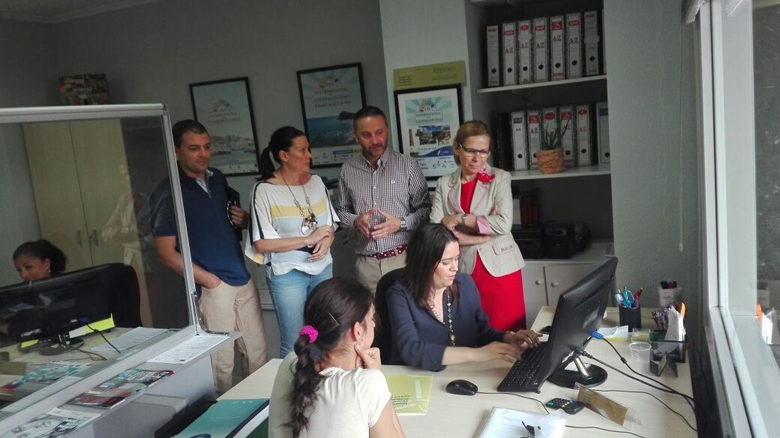 El delegado M. A. Tortosa en la a la unidad gestionada por FAECTA en Almería.