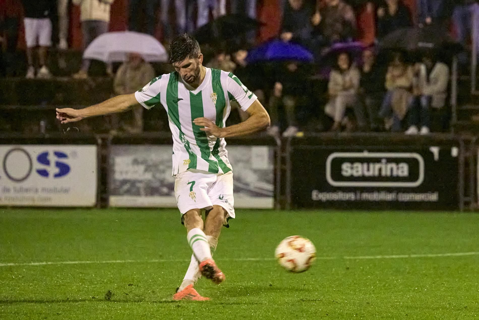 Las mejores fotos de la derrota del Córdoba CF en Olot en la Copa del Rey