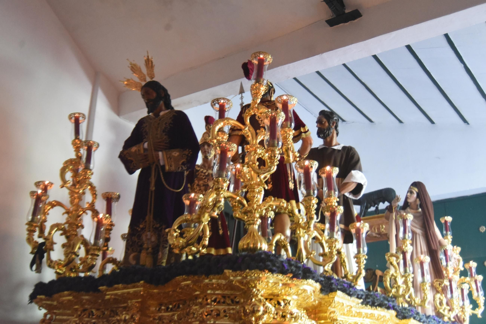 Recogimiento y lágrimas tras la suspensión de la procesión del Císter en este Martes Santo de Córdoba