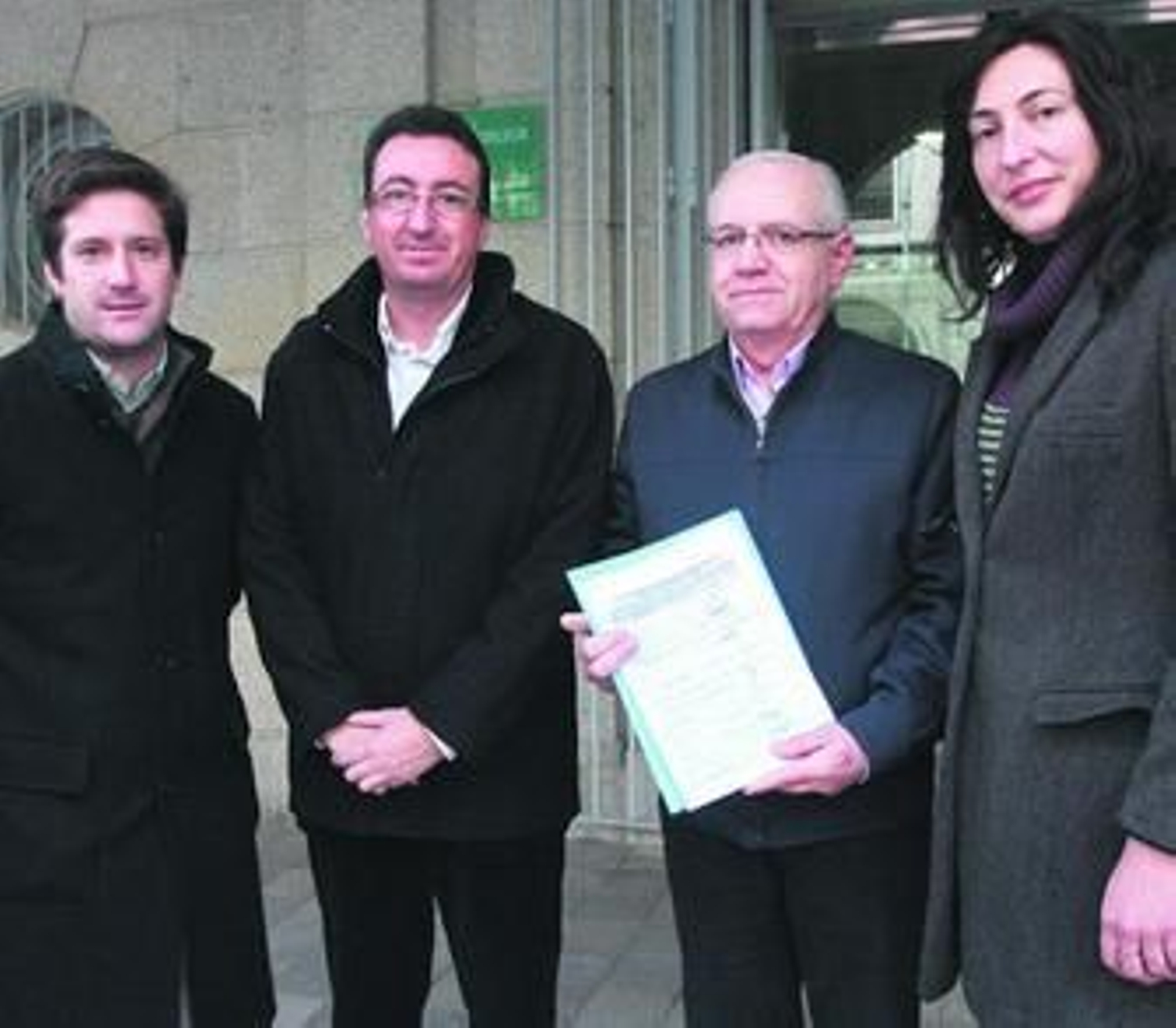 Guillermo García, Manuel A. González, Pedro Inglés, candidato alosnero, y Loles López, diputada.