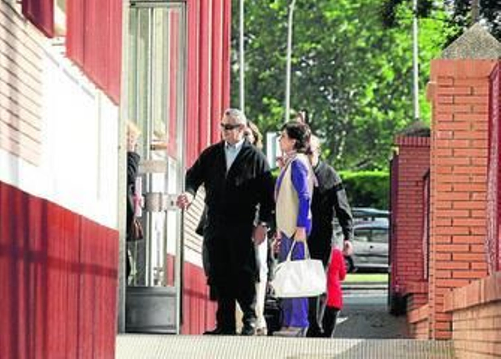 El hermano Manuel Ortiz, el pasado lunes, accediendo a los juzgados.