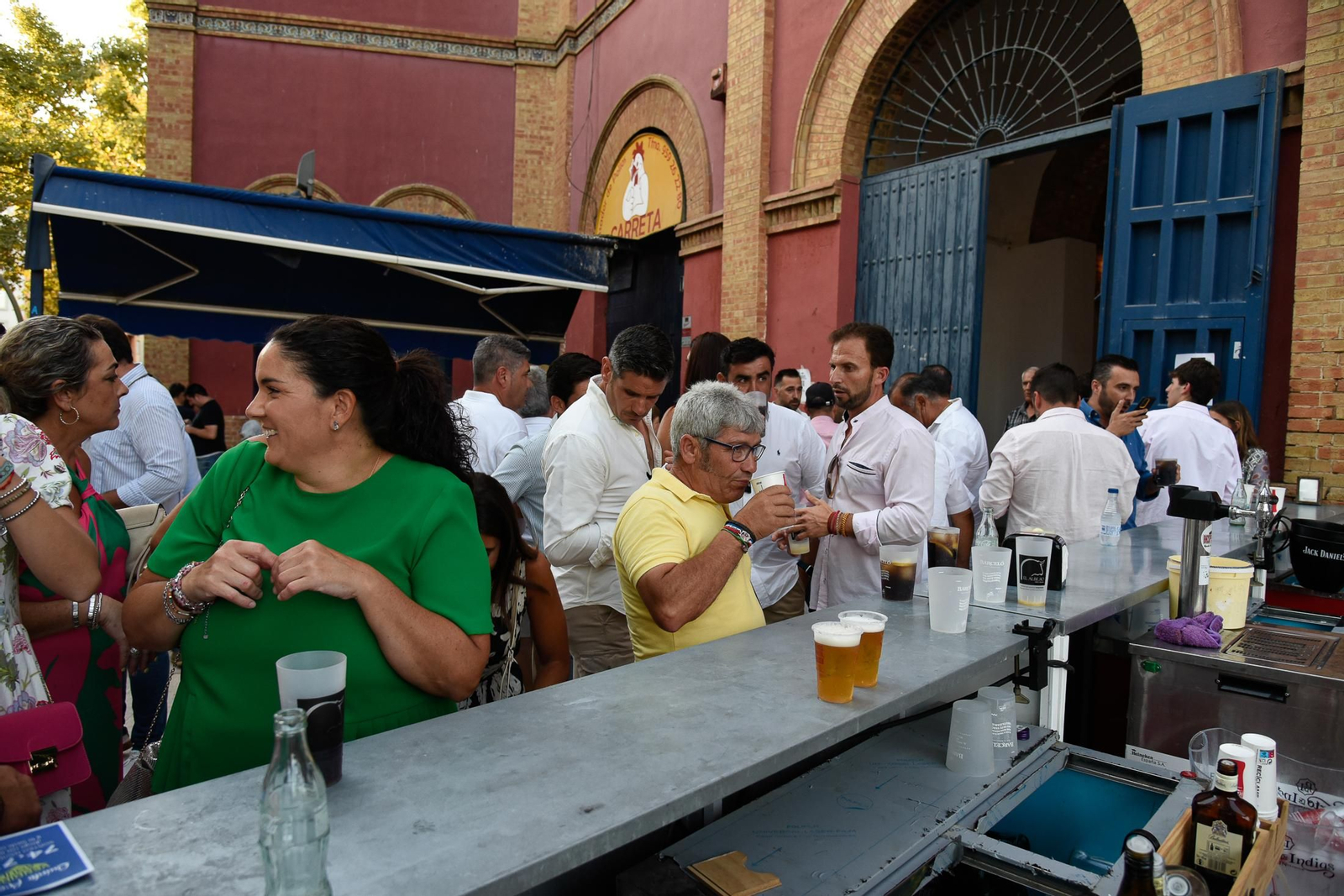 Colombinas 2022: Imágenes del ambiente en la plaza de toros en la novillada del martes