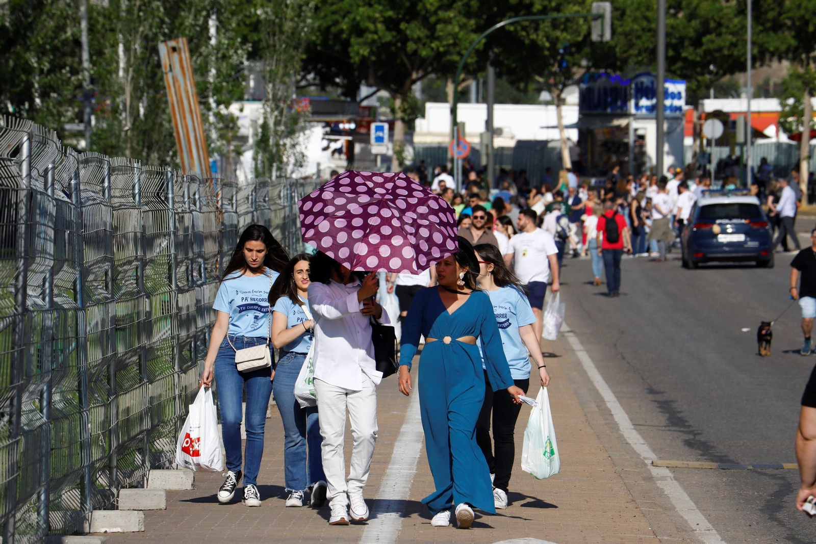 El clásico botellón del Miércoles de la Feria de Córdoba, en imágenes