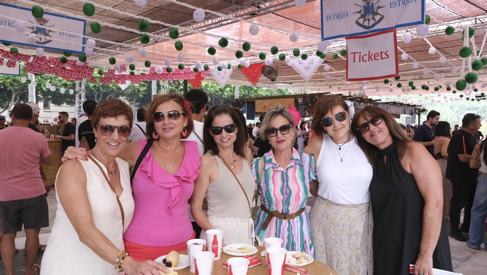 Los almerienses disfrutan del lunes en la Feria del Mediodía