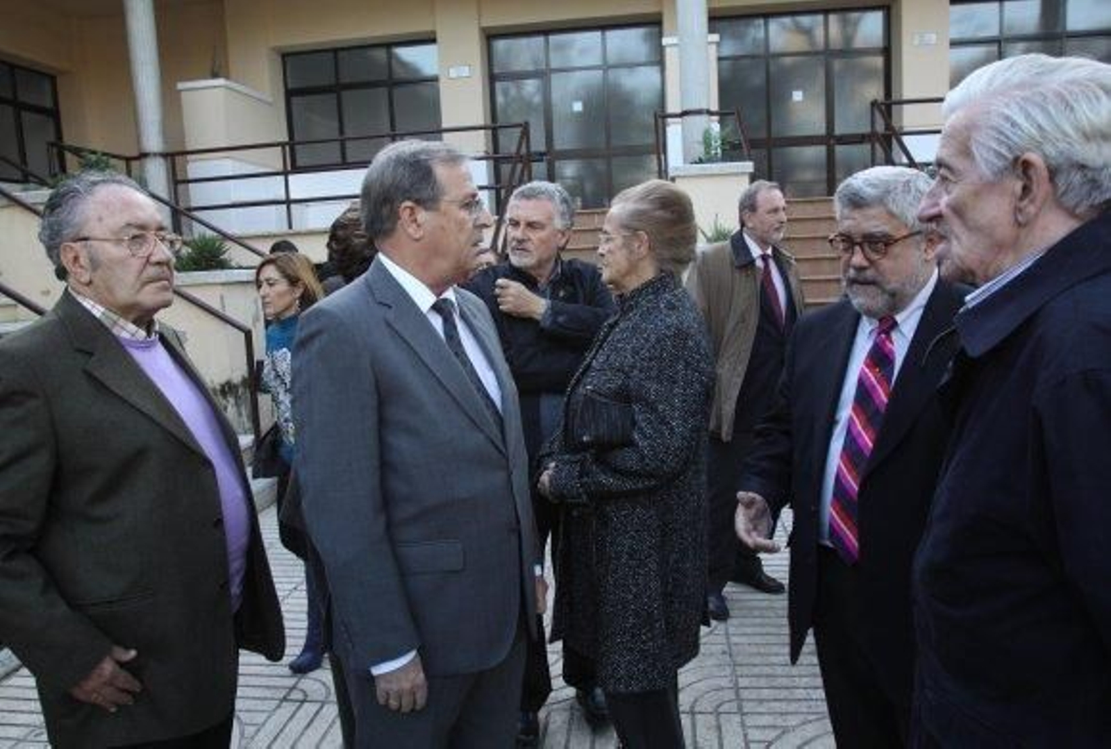 Una discreta representación cultural e institucional de la ciudad despide a Alfonso Canales