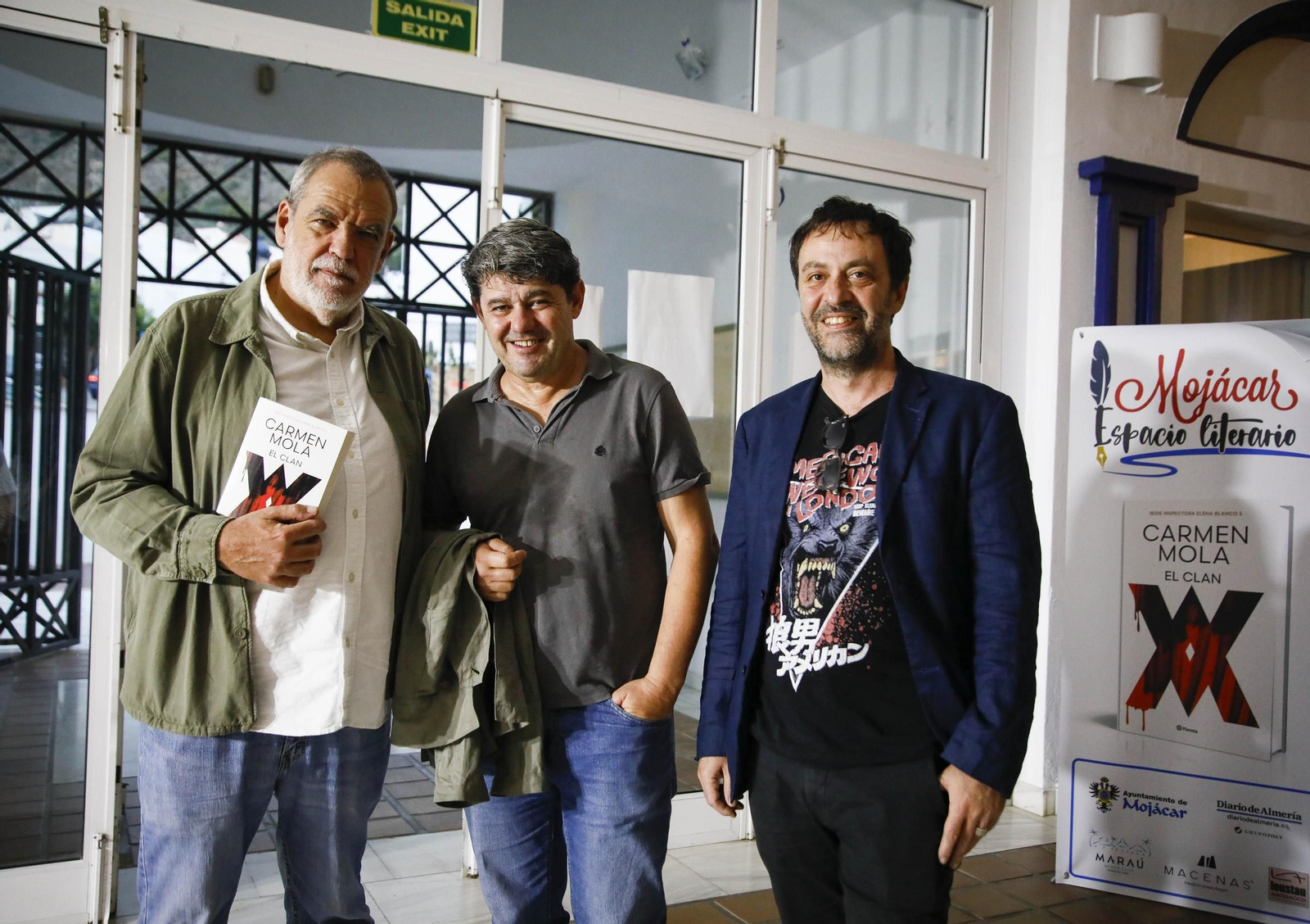 Las imágenes de la presentación del libro "El Clan" de Carmen Mola en Mojácar