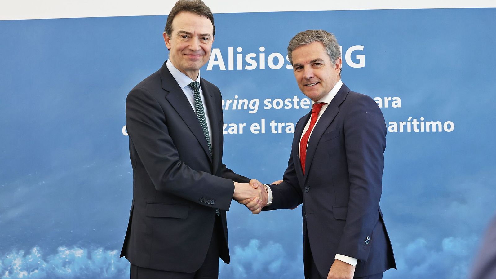 Arturo Gonzalo, CEO de Enagás, e Ignacio Soneira, CEO de Axpo Iberia, tras la firma del acuerdo.