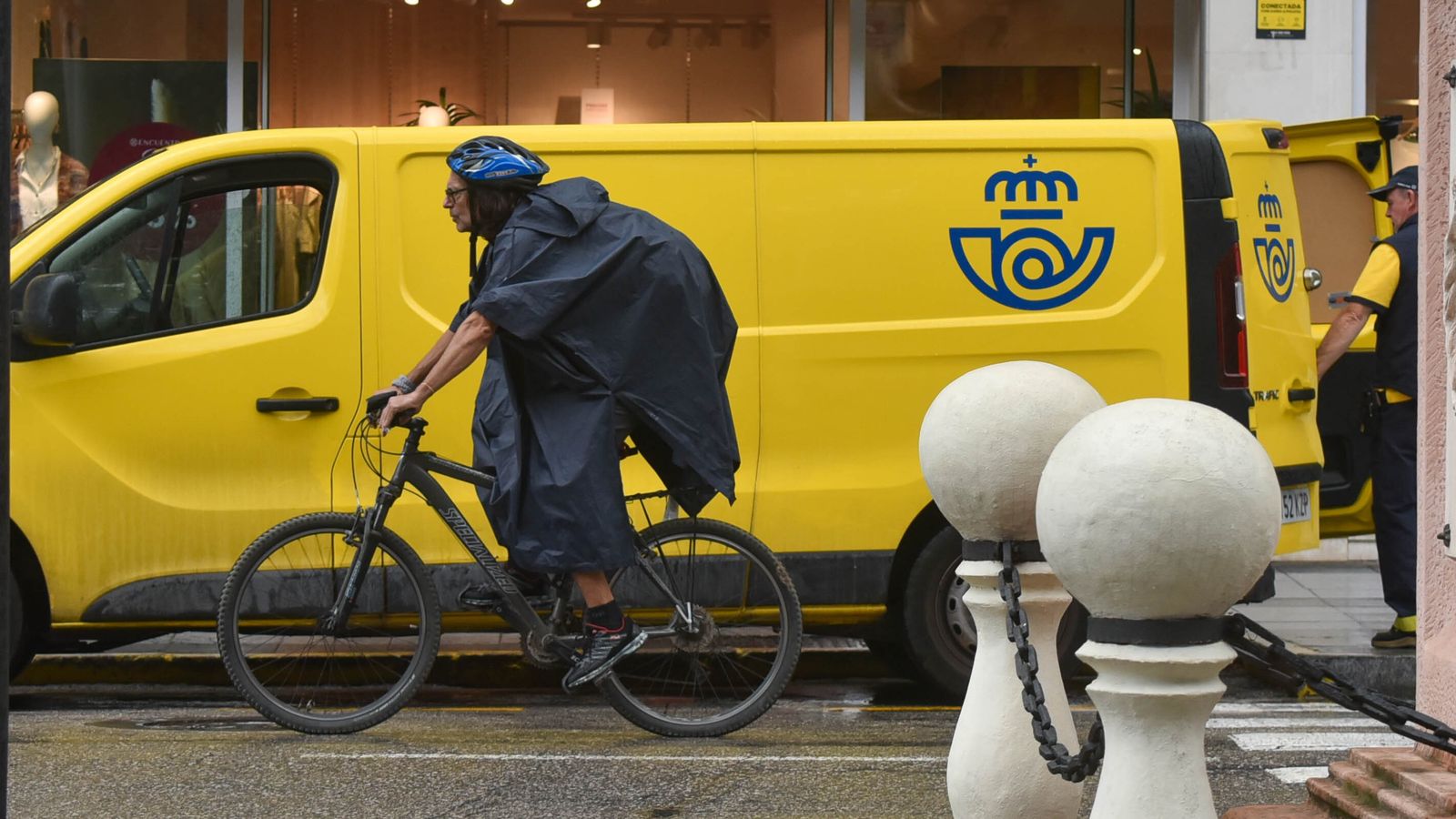 El paso de la borrasca Ciarán por Algeciras, en imágenes