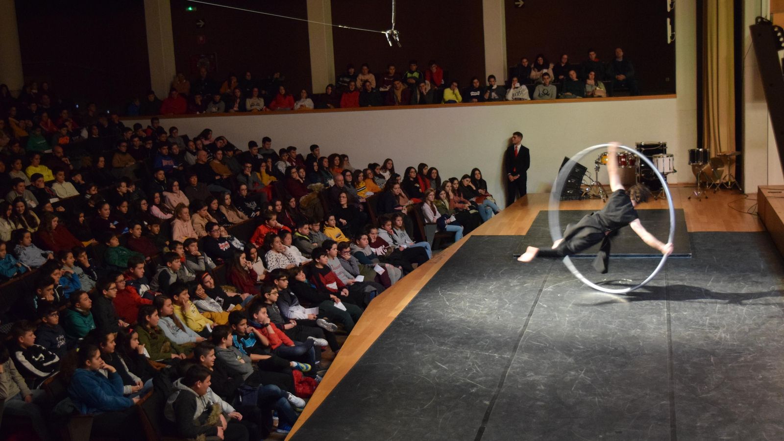 El montaje de la OCG y la compañía Zen del Sur fusiona danza, música y circo.
