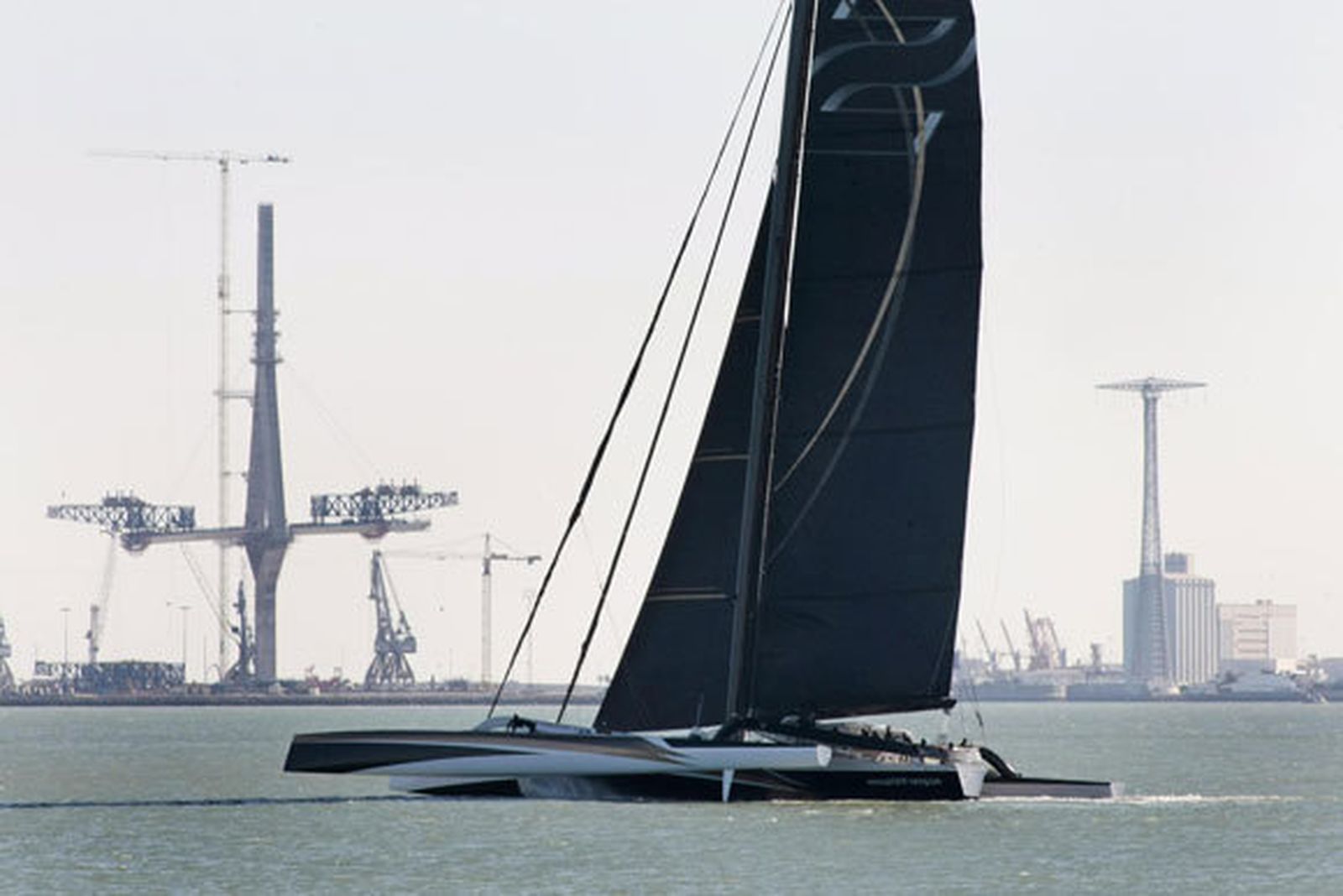 Un momento de la competición celebrada este miércoles en aguas de la Bahía de Cádiz. /Fito Carreto