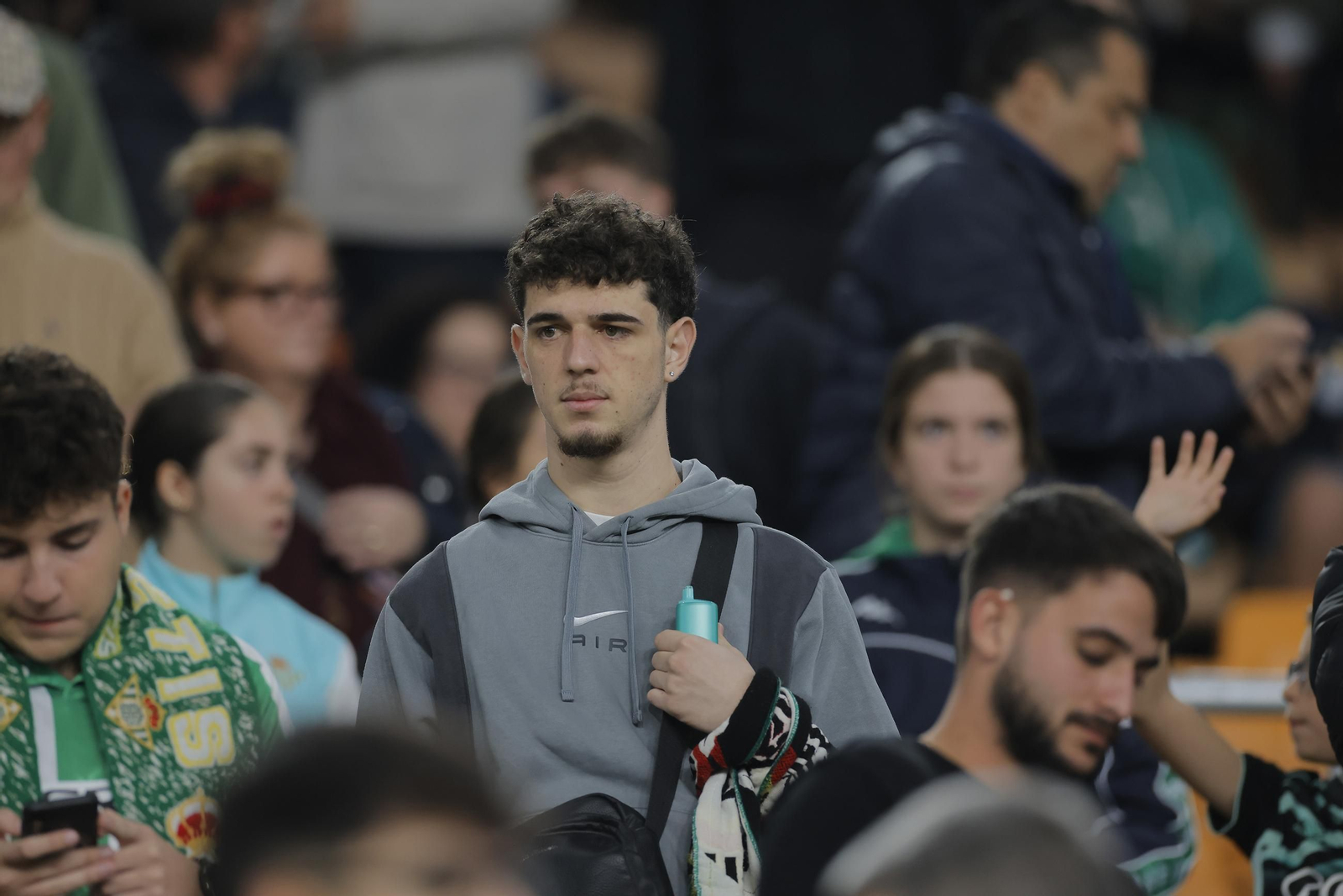 Búscate en las fotos del Betis - Olympique Lyonnais