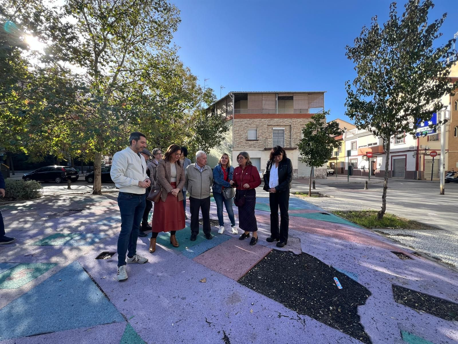 Ruz y varios concejales del PSOE, en el lugar donde estaba el parque infantil