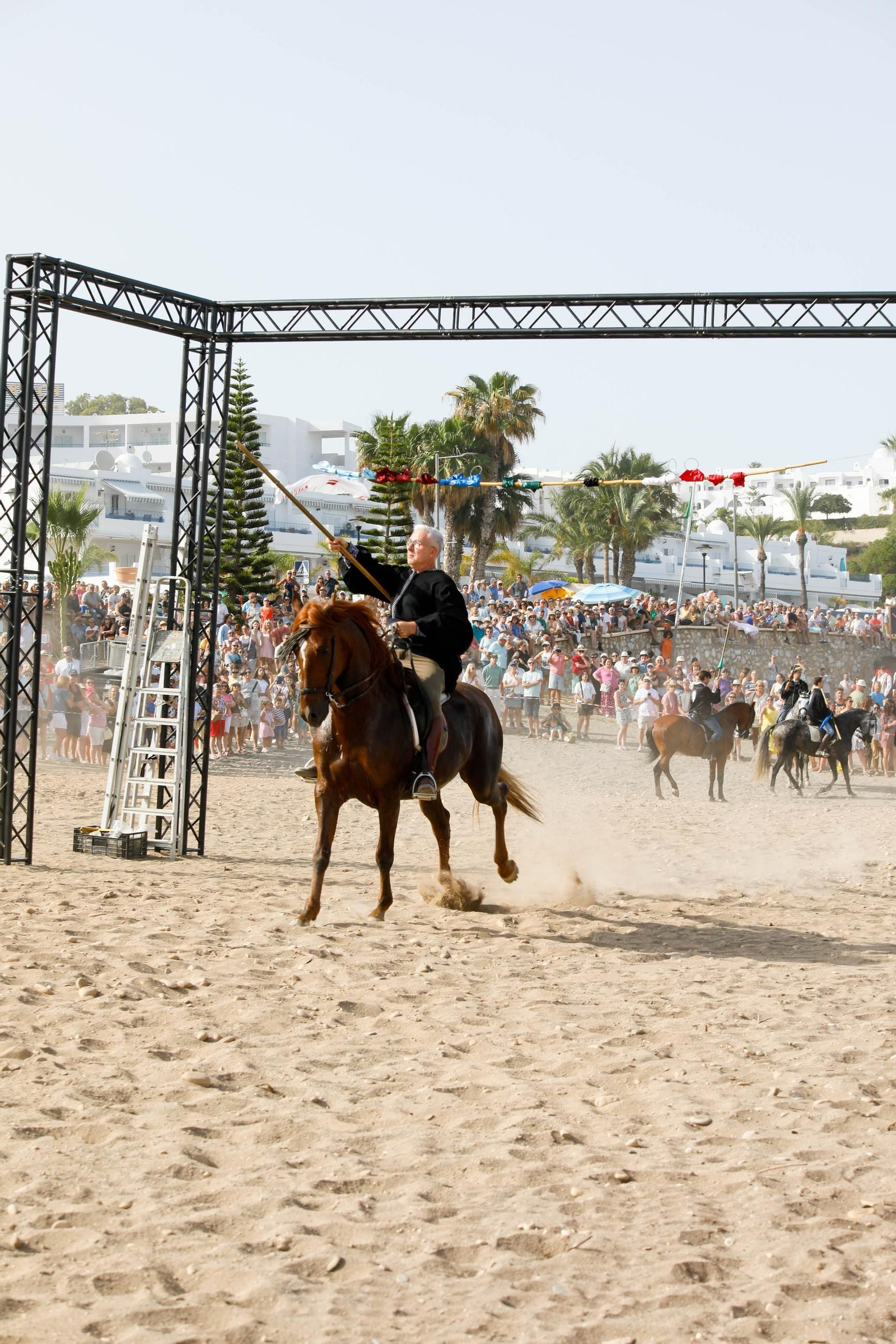La carrera de cintas y la exhibición de caballos de los Moros y Cristianos de Mojácar, en imágenes
