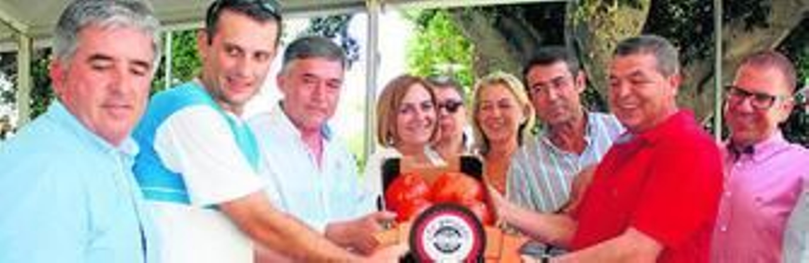 Ganadero ganador de la subasta con Amares.