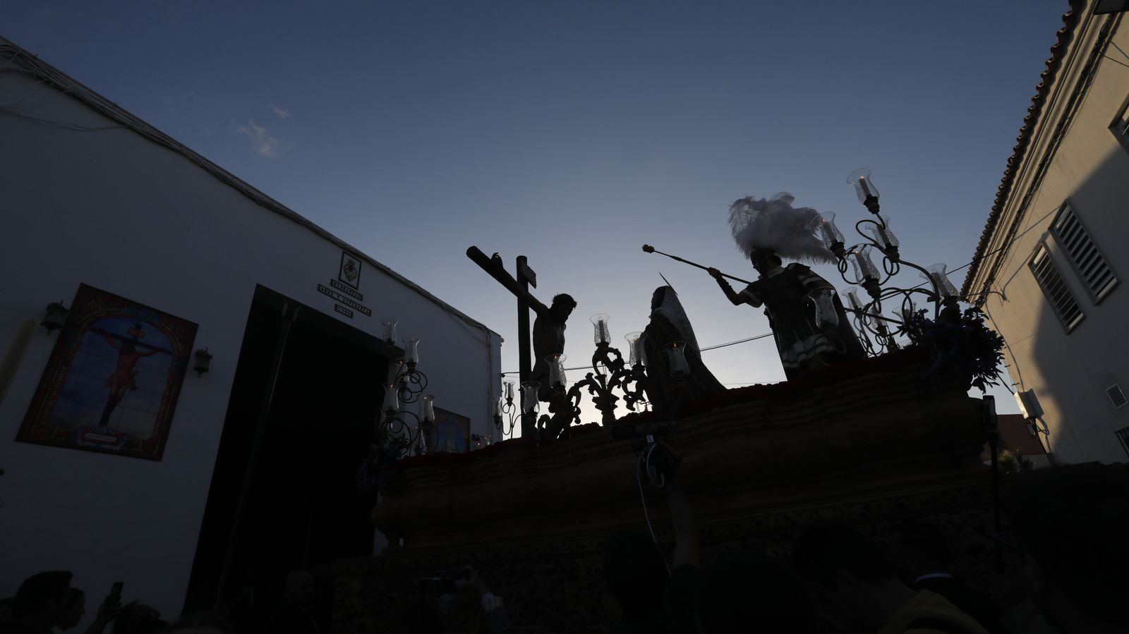 Las fotos del Viernes Santo en la Línea:  Cristo del Mar y Luz y Esperanza Nuestra, Soledad y Santo Entierro, Cristo del Amor y Misericordia y Amargura