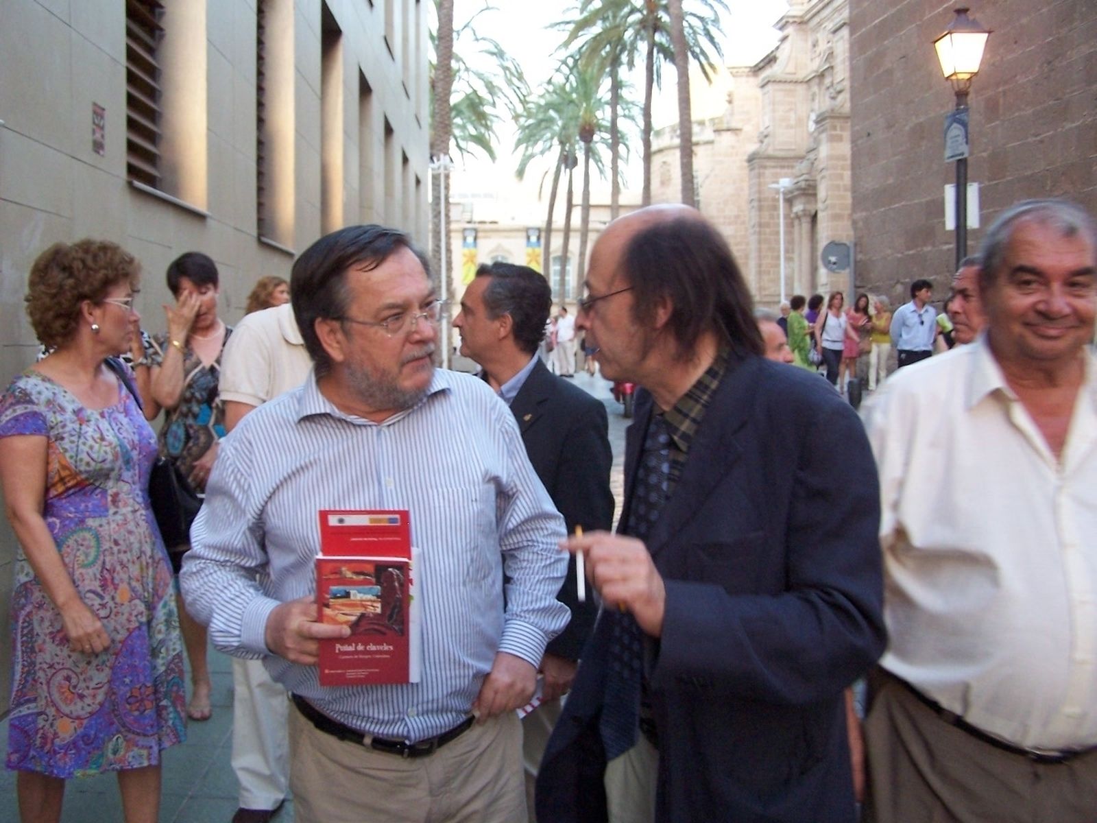 Carmen de Burgos Seguí: Onomástica redonda