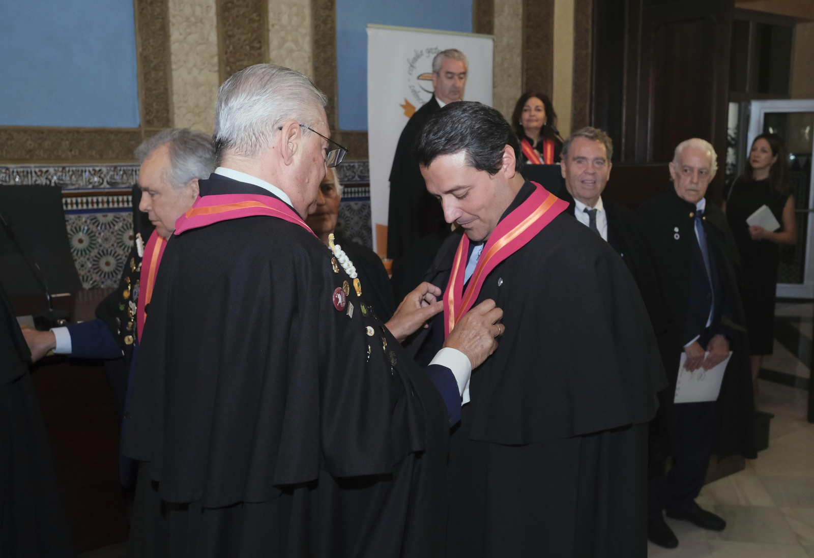 El alcalde de Córdoba es investido Cofrade de Honor de la Cofradía del Salmorejo, en imágenes