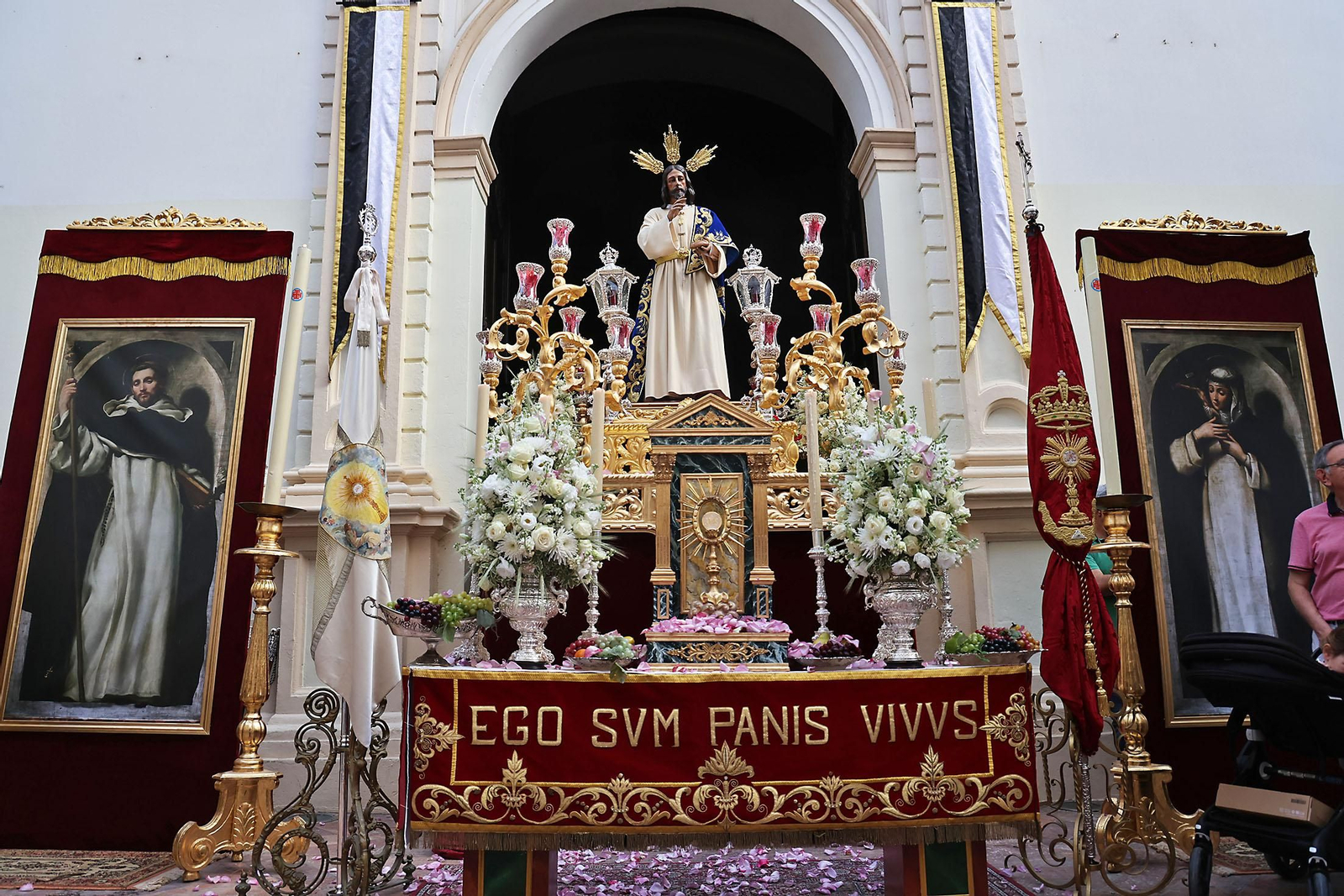 Imágenes de la procesión del Corpus Christi por las calles de Huelva