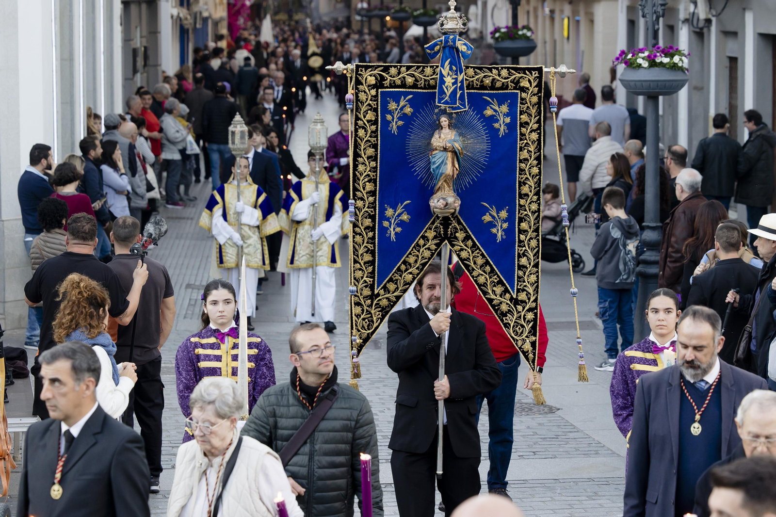 Las imágenes del  vía crucis de las hermandades de Cádiz