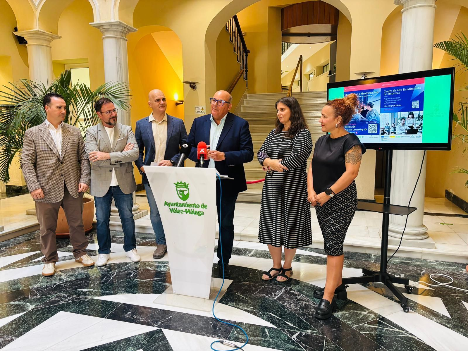 Anuncio de la tercera edición del Centro de Alto Rendimiento Empresarial y del espacio Coworking en Vélez-Málaga