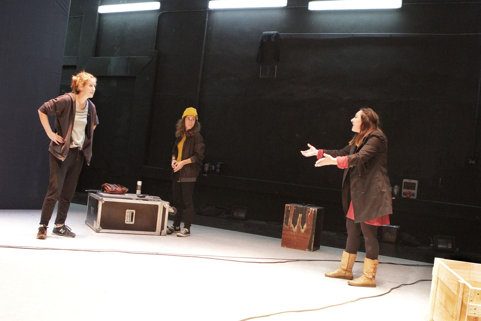 Un ensayo de la obra 'Hécate y la frontera', de Samuel Pinazo, producida por Factoría Echegaray.