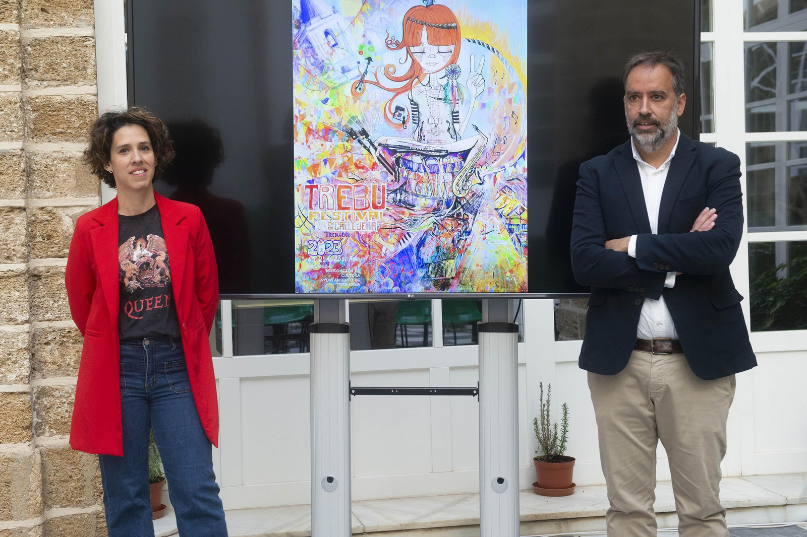 El alcalde y la concejala de Cultura del Ayuntamiento de Trebujena, durante la presentación del Trebufestival en la Diputación.