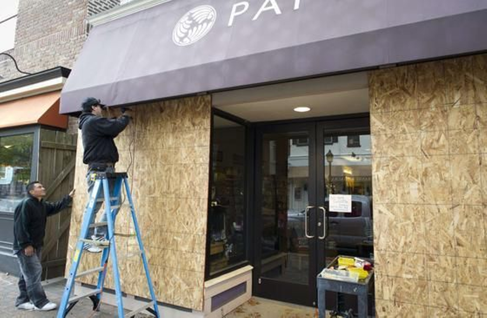EEUU ya comienza a notar los efectos del huracán que afectará a zonas del litoral como la ciudad de Nueva York.

Foto: REUTERS / AFP