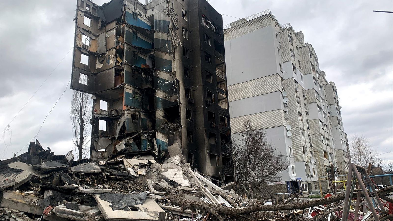 Destrozos en Borodianka, Ucrania, tras la marcha de las tropas rusas.