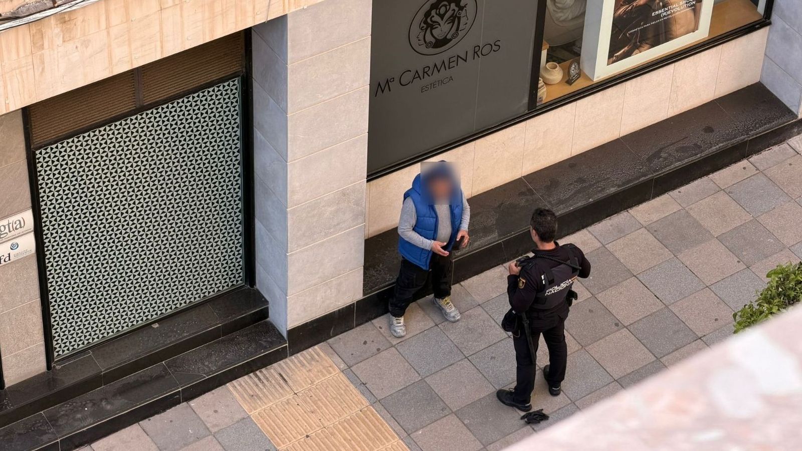 Una de las personas implicadas en la pelea, interrogada por la Policía Nacional.