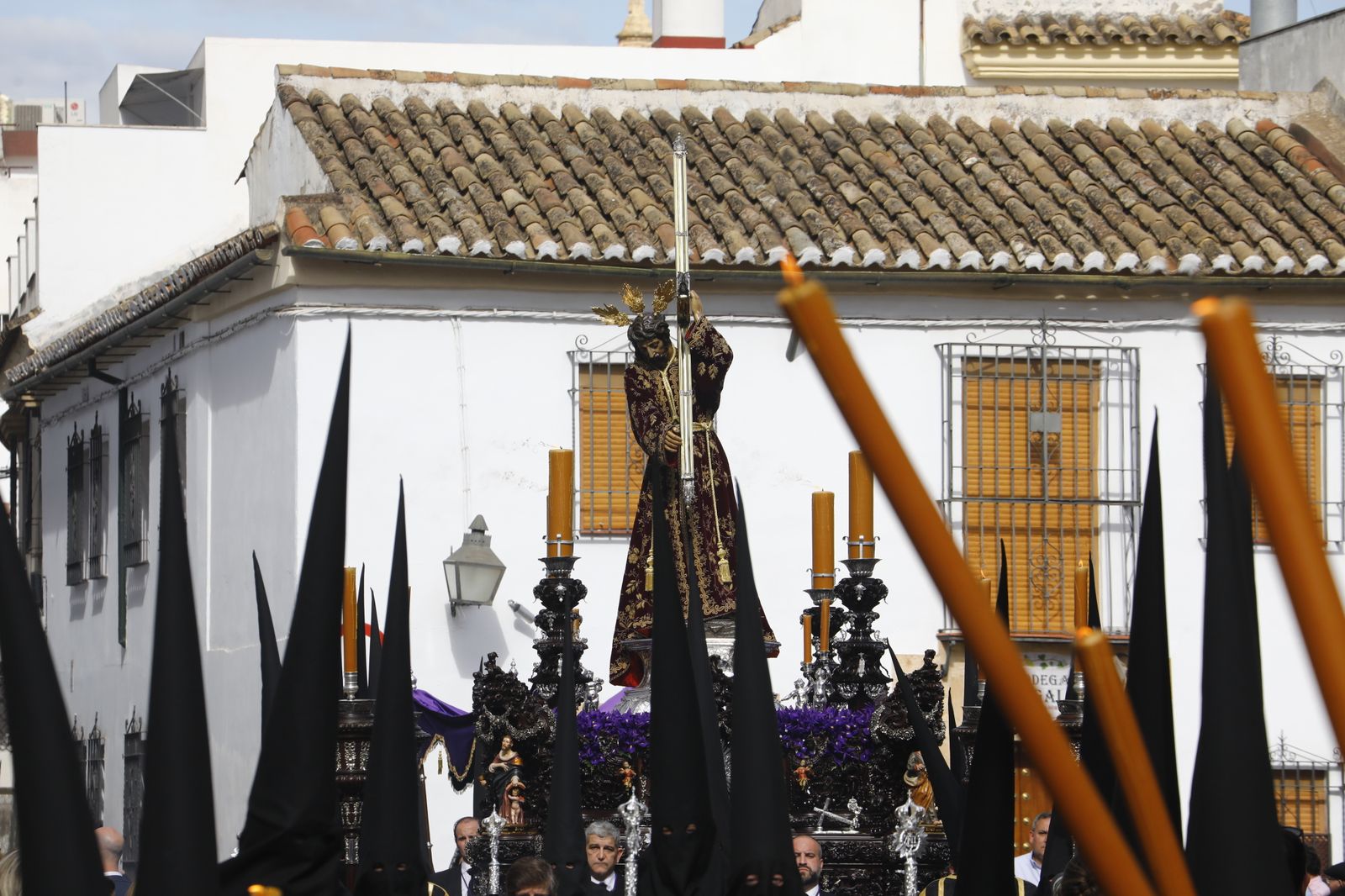 Jueves Santo en Córdoba: La procesión del Nazareno, en imágenes
