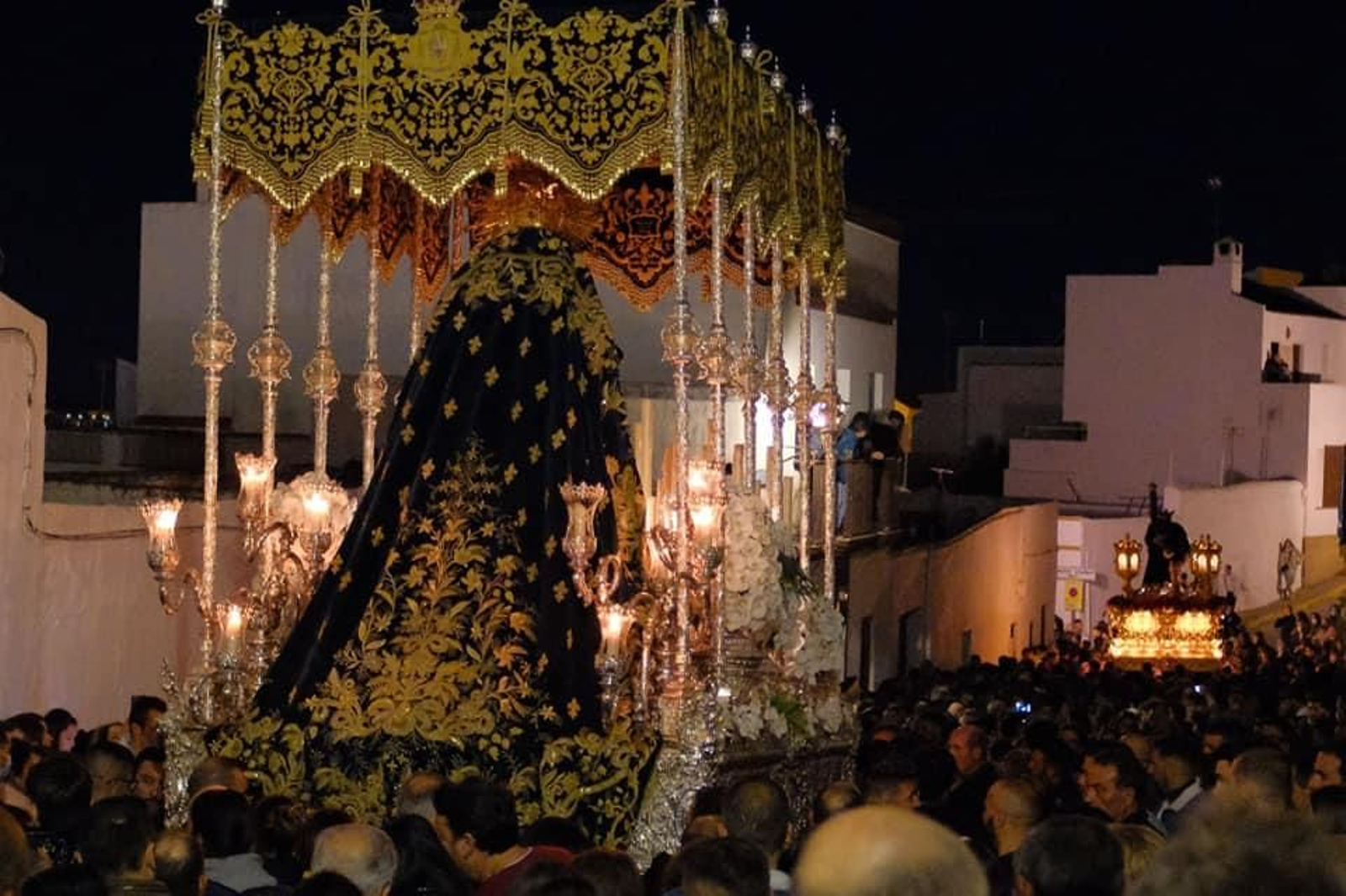 Ni en Sevilla ni en Málaga: La madrugá que tienes que vivir una vez en la vida está en este pueblo de Huelva Ni en Sevilla ni en Málaga: La madrugá que tienes que vivir una vez en la vida está en este pueblo de Huelva