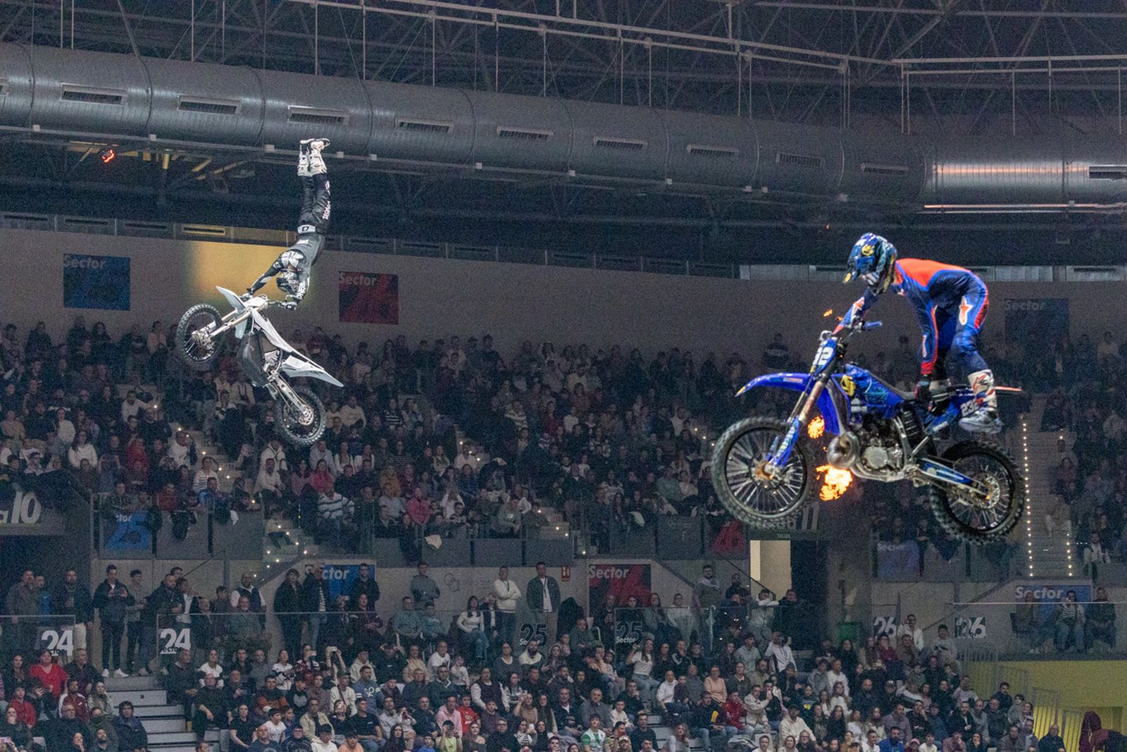 En imágenes: el Olivo Arena vibra con piruetas y motor en estado puro en el Soloflow Freestyle (2)