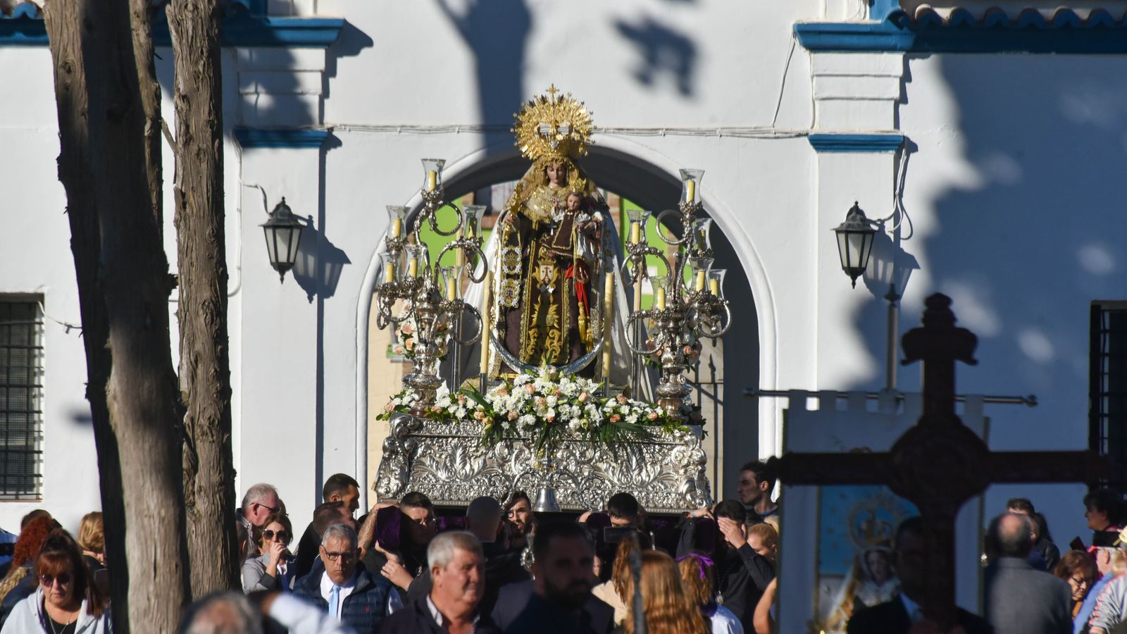 La procesión de la Virgen del Carmen en La Línea por el día de Todos los Santos, en imágenes
